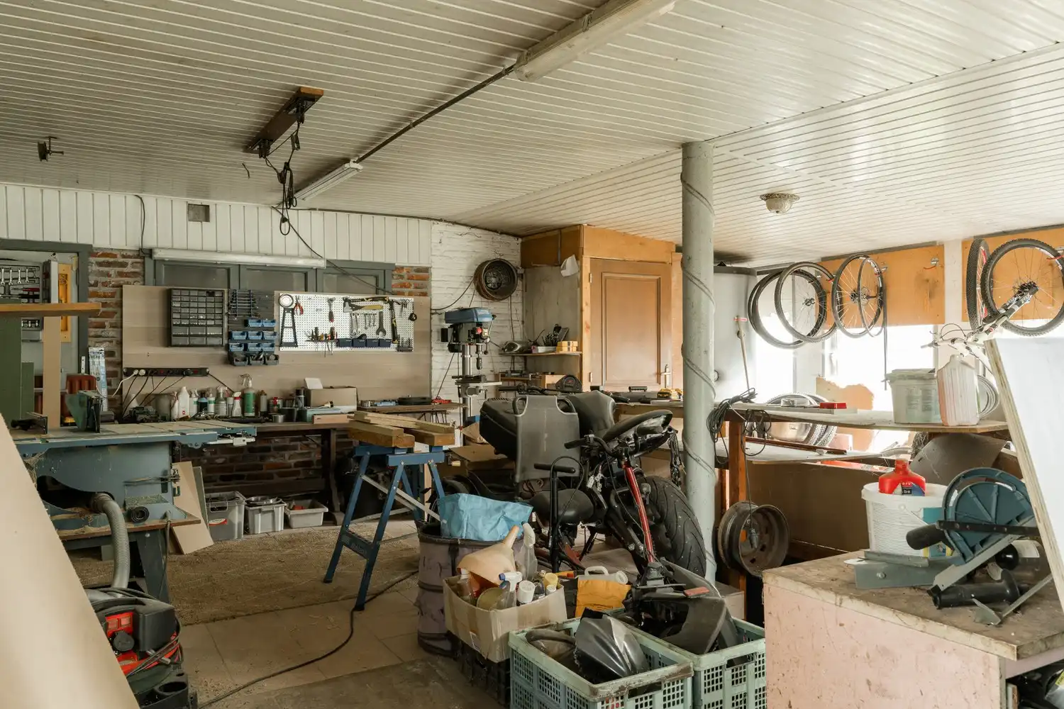 Veelzijdige woning met zorgmogelijkheden, werkruimte en tal van bijgebouwen foto 57