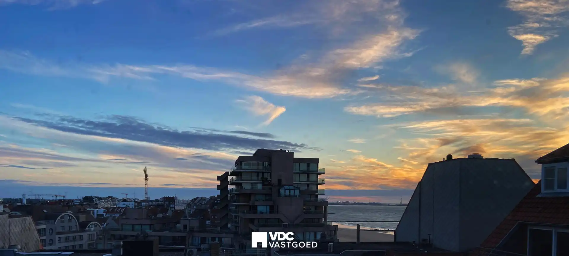 Penthouse-duplex met twee terrassen en prachtige zichten – Lichttorenplein Knokke foto {{pictureIndex}}