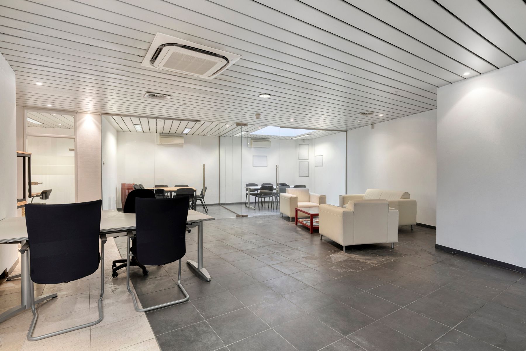 Topgelegen kantoorruimte voor medische praktijk foto 7