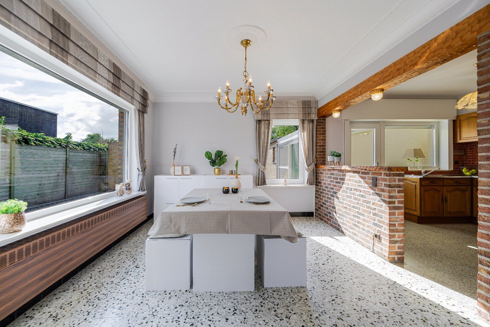 Goed onderhouden woning met ruime tuin in St-Joris. foto 4