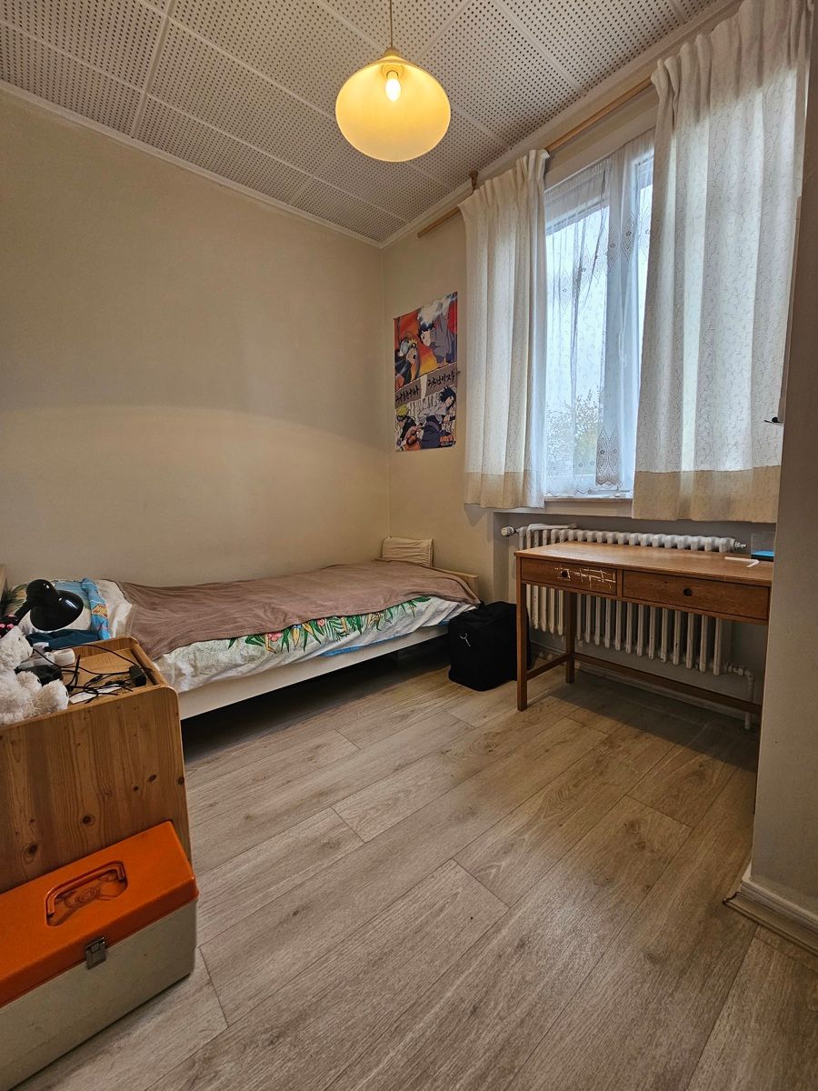 Goed gelegen woning met 5 slaapkamers en garage foto 9