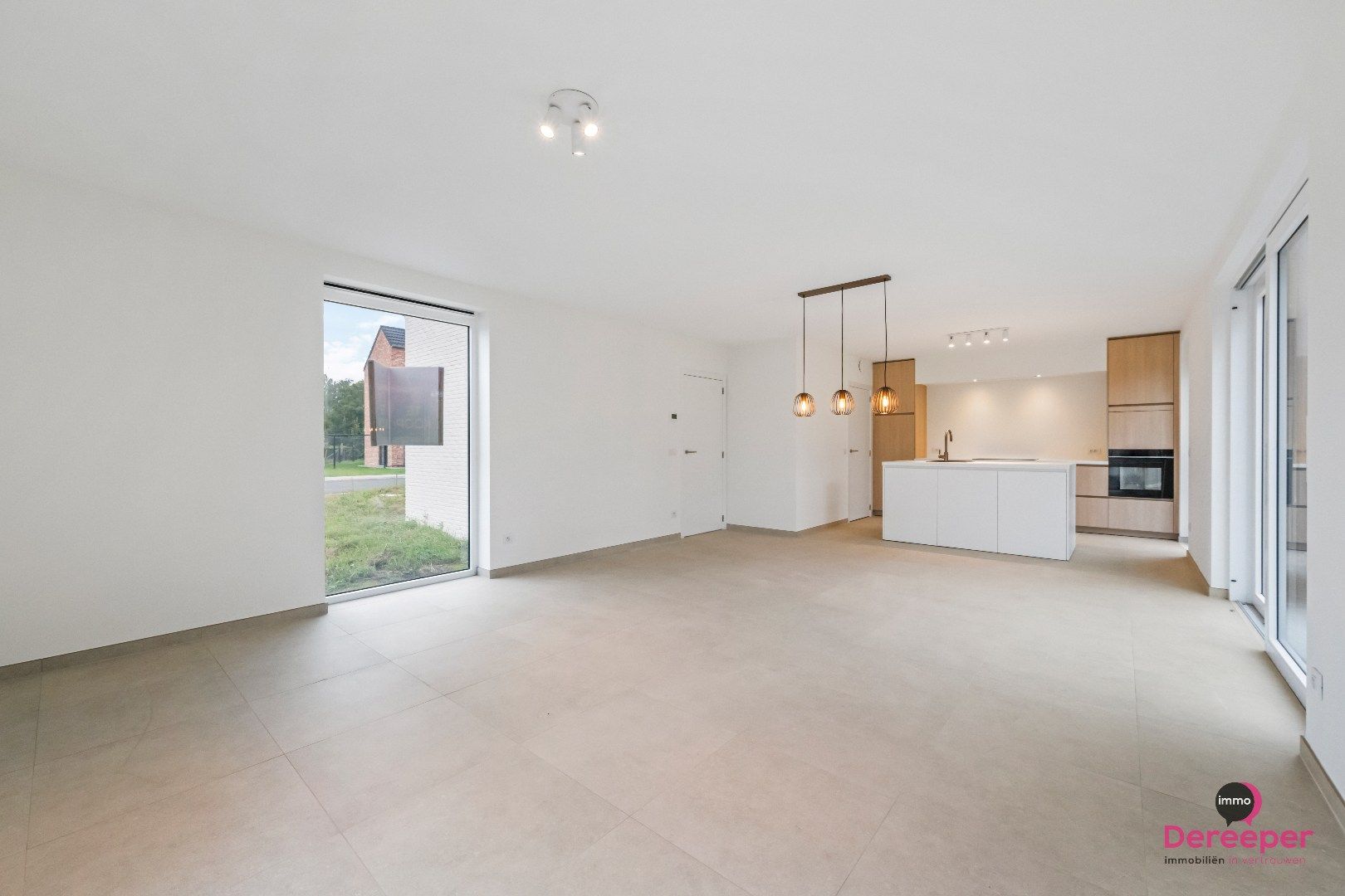 Rustig gelegen halfopen nieuwbouwwoning  foto 3