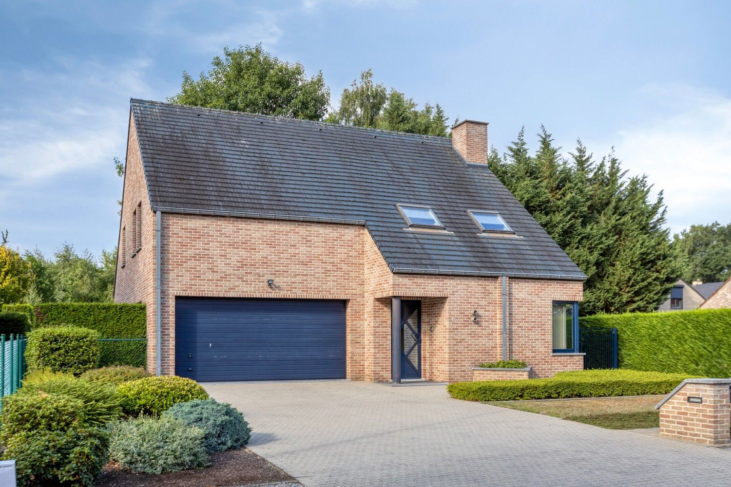 Instapklare woning in een bosrijke, rustige buurt te Maasmechelen! foto {{pictureIndex}}