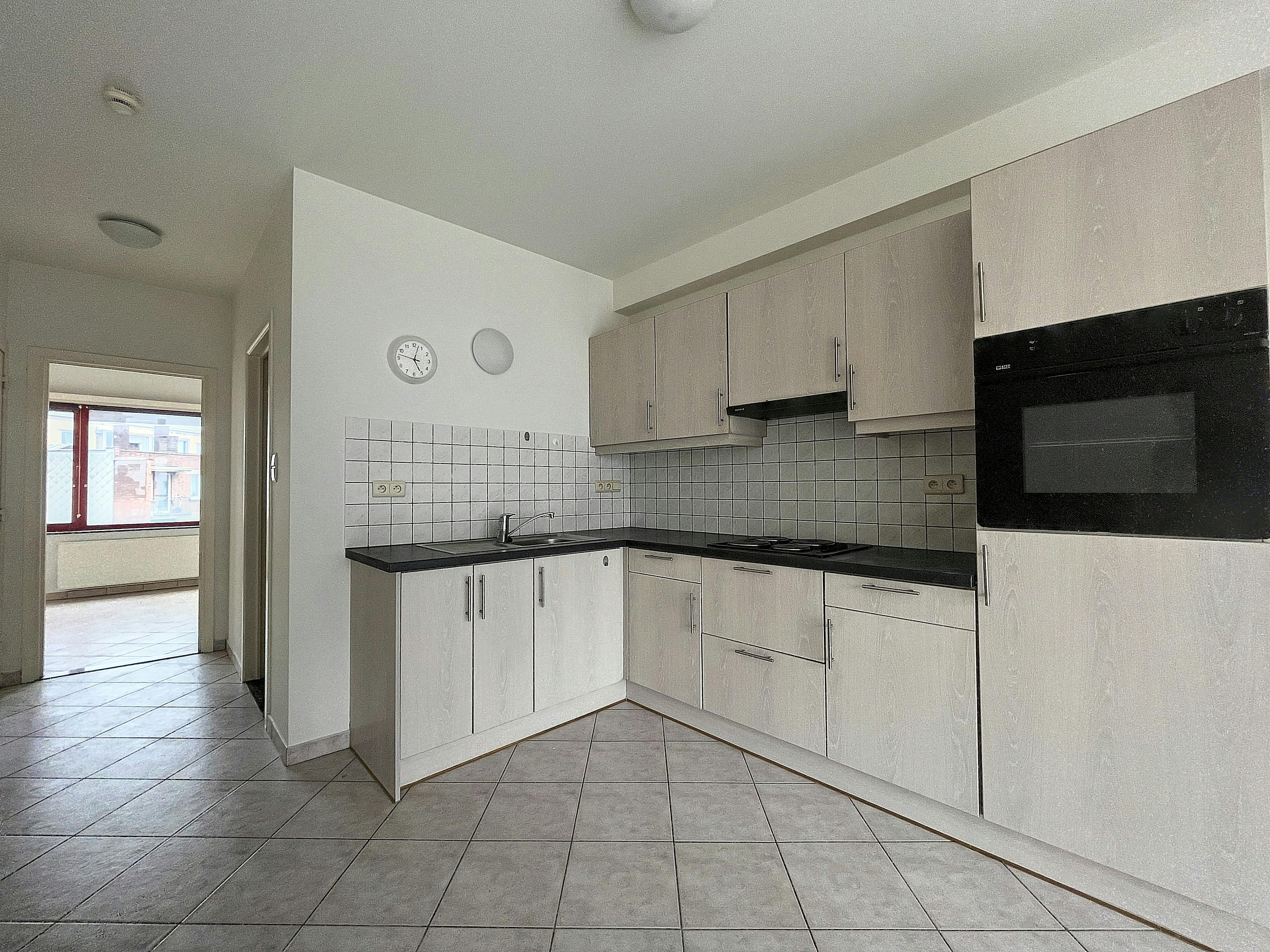 Schaarbeek-Mooi appartement 1 slaapkamer op de 4e verdiep. foto 4