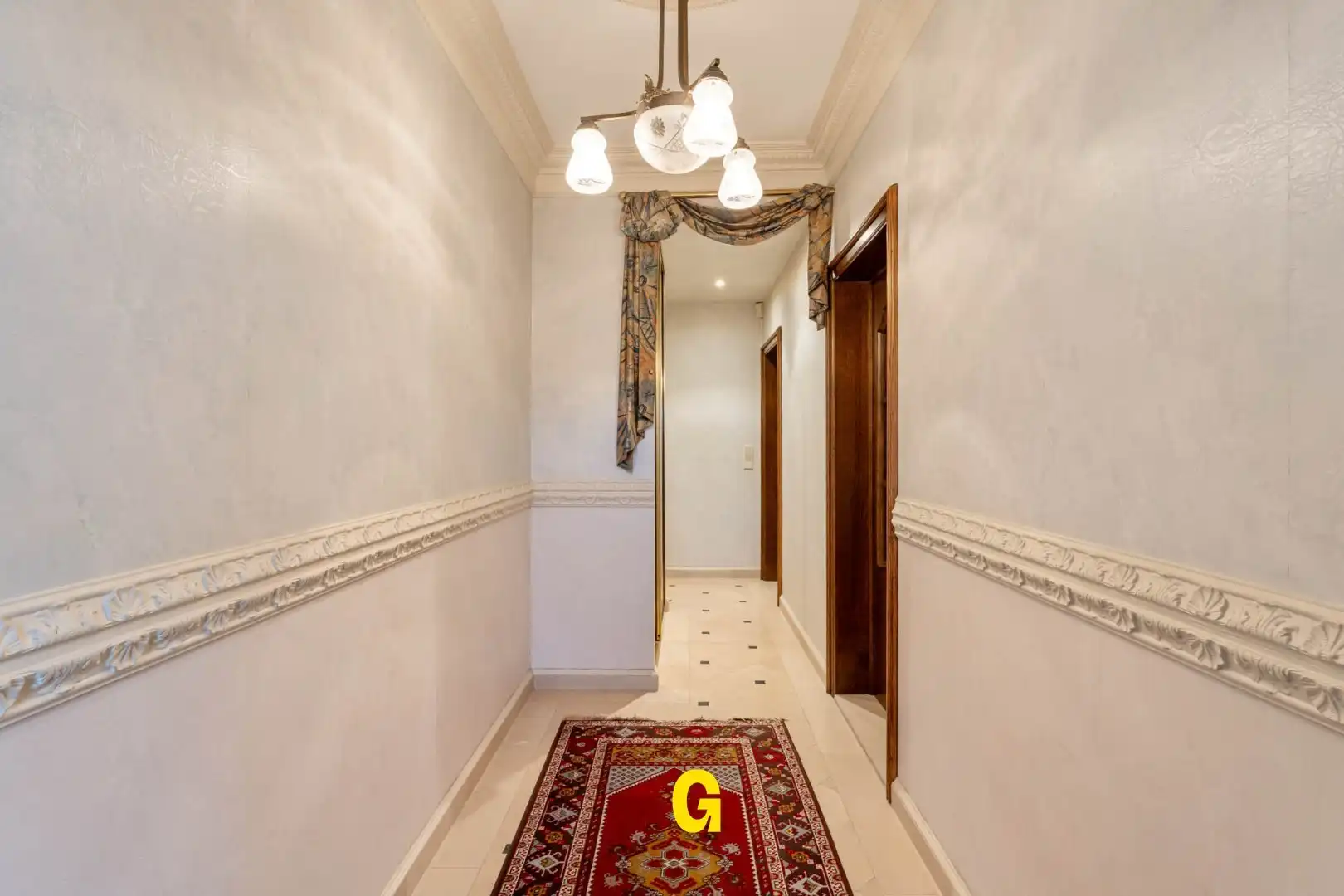 Gezellige ruime (214 m² netto) benedenwoning met drie slaapkamers, tuin en garage, met zicht op natuurgebied  foto 3