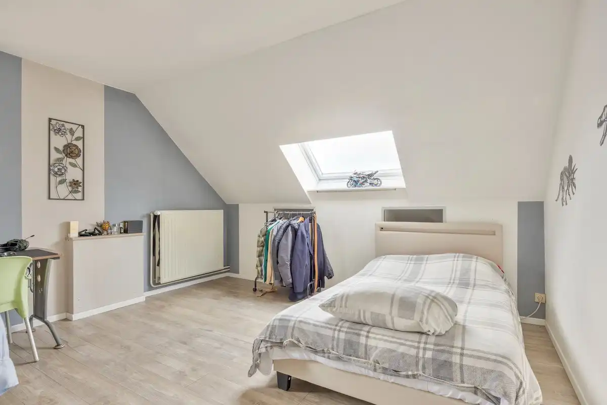 Karaktervol hoekpand met woning en appartement in Riemst foto 18