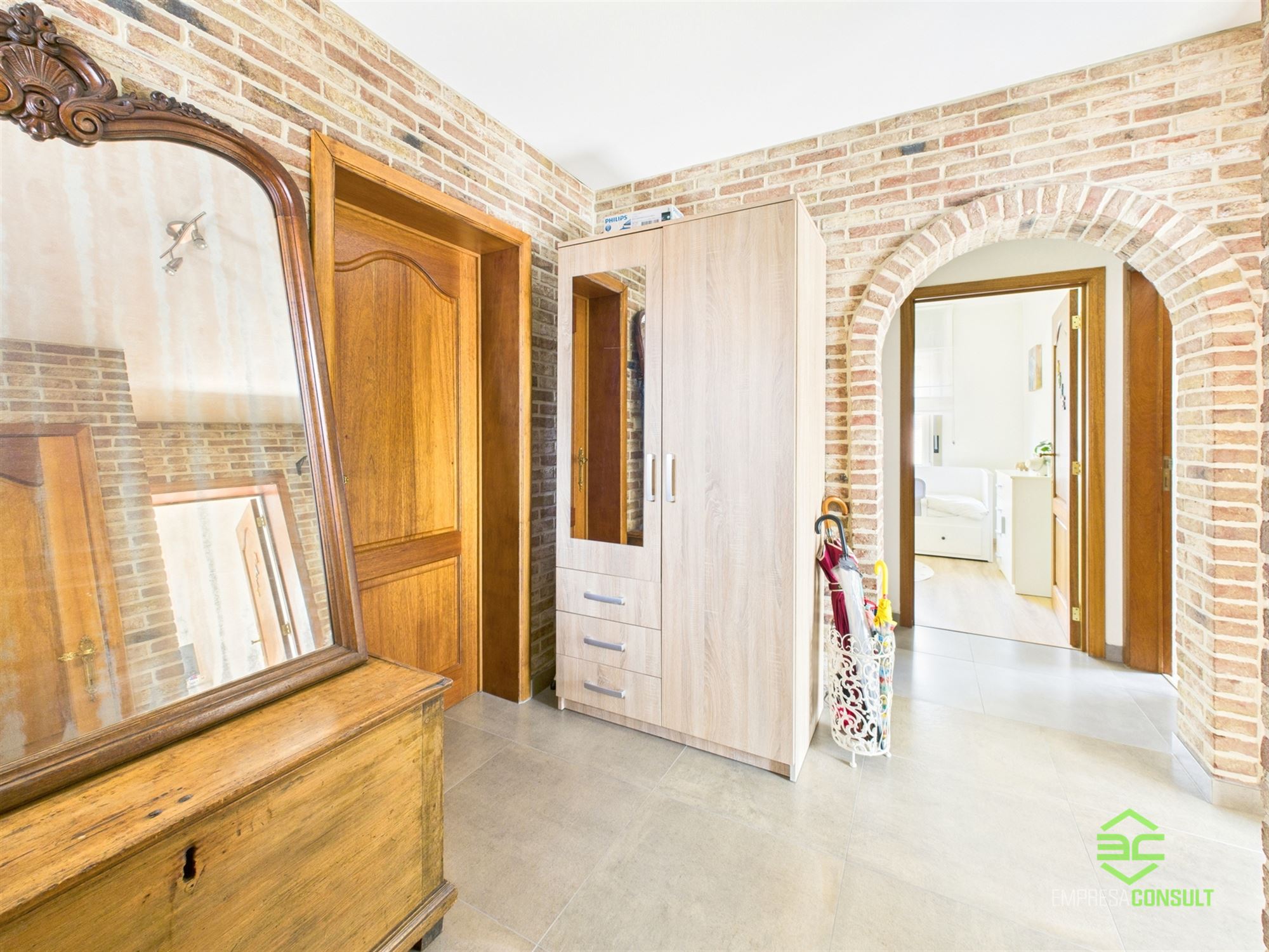 Instapklare gelijkvloerse woning met 3 slpk op 10a 21ca! foto 4