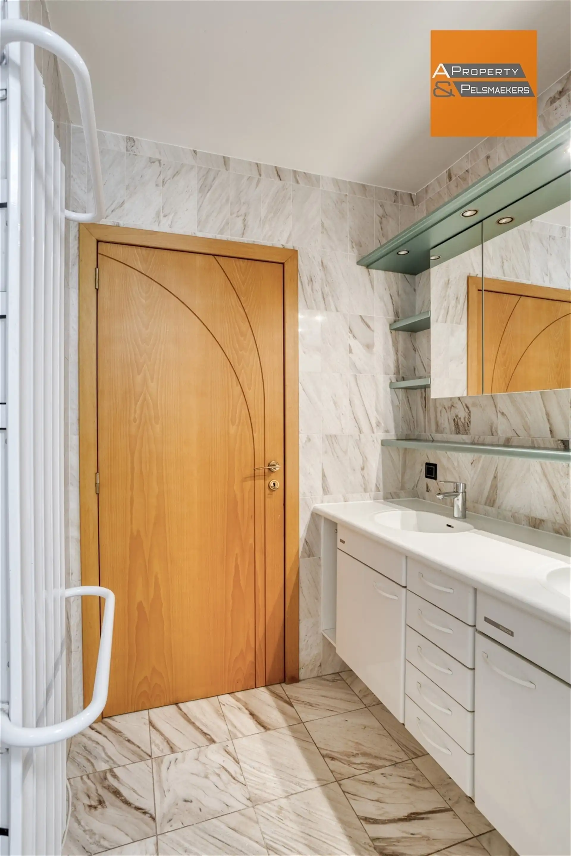 2 slaapkamer appartement met grote tuin foto 13