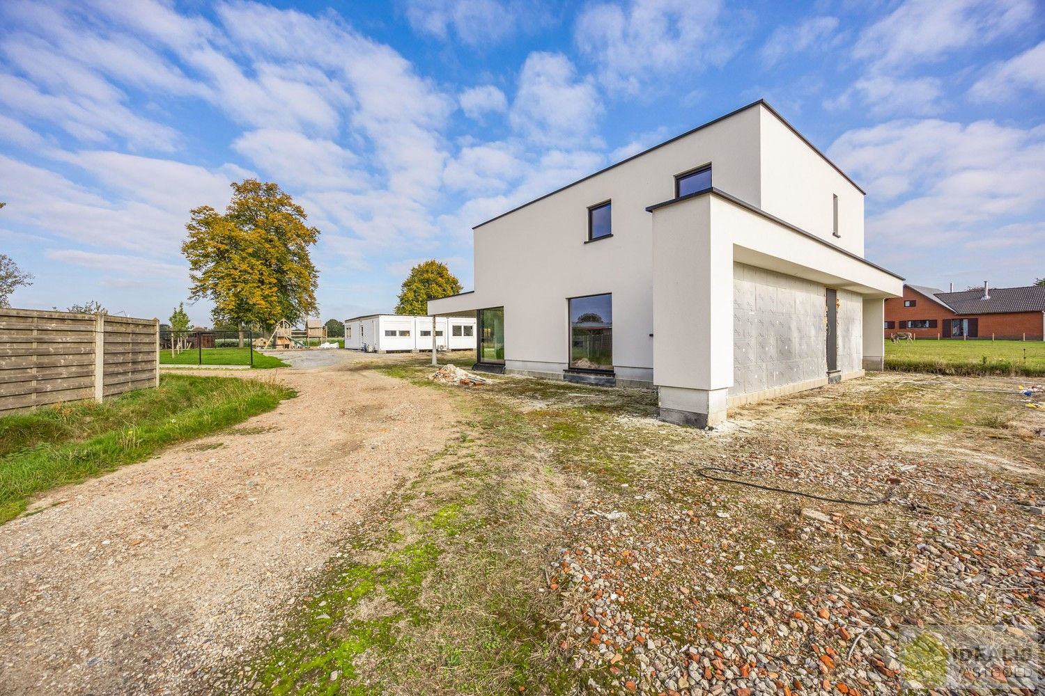 IDEALIS VASTGOED – RUIME (CASCO/VERDER AF TE WERKEN) NIEUWBOUWVILLA MET DE PERFECTE INDELING, EEN HEERLIJKE LEEFRUIMTE, KANTOOR, EXTRA RUIME BERGING, 3 RUIME SLAAPKAMERS, 3 BADKAMERS, CARPORT EN OVERDEKT TERRAS OP EEN RIANT PERCEEL VAN MAAR LIEFST 29A 51CA MET VRIJE ZICHTEN EN DE PERFECTE ORIENTATIE! foto 30