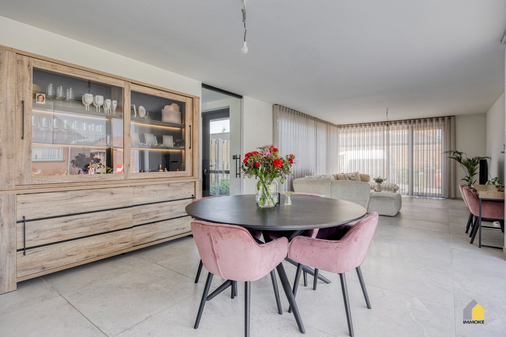 Energiezuinige patiowoning met 3 slpks, buro, hobbykamer en dubbele carport. foto 5
