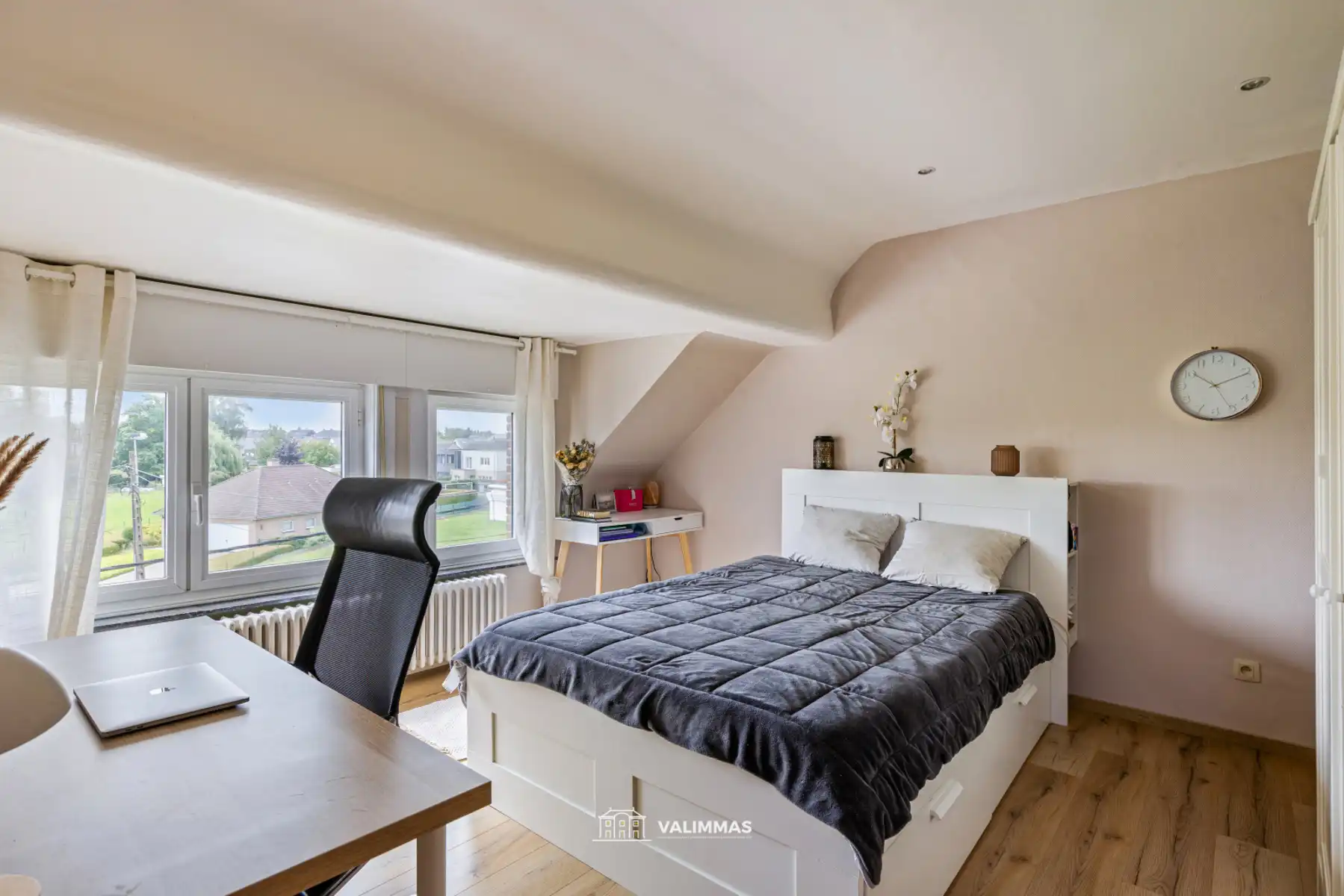 Verzorgde en welgelegen rijwoning met ruime garage, tuin... foto 12