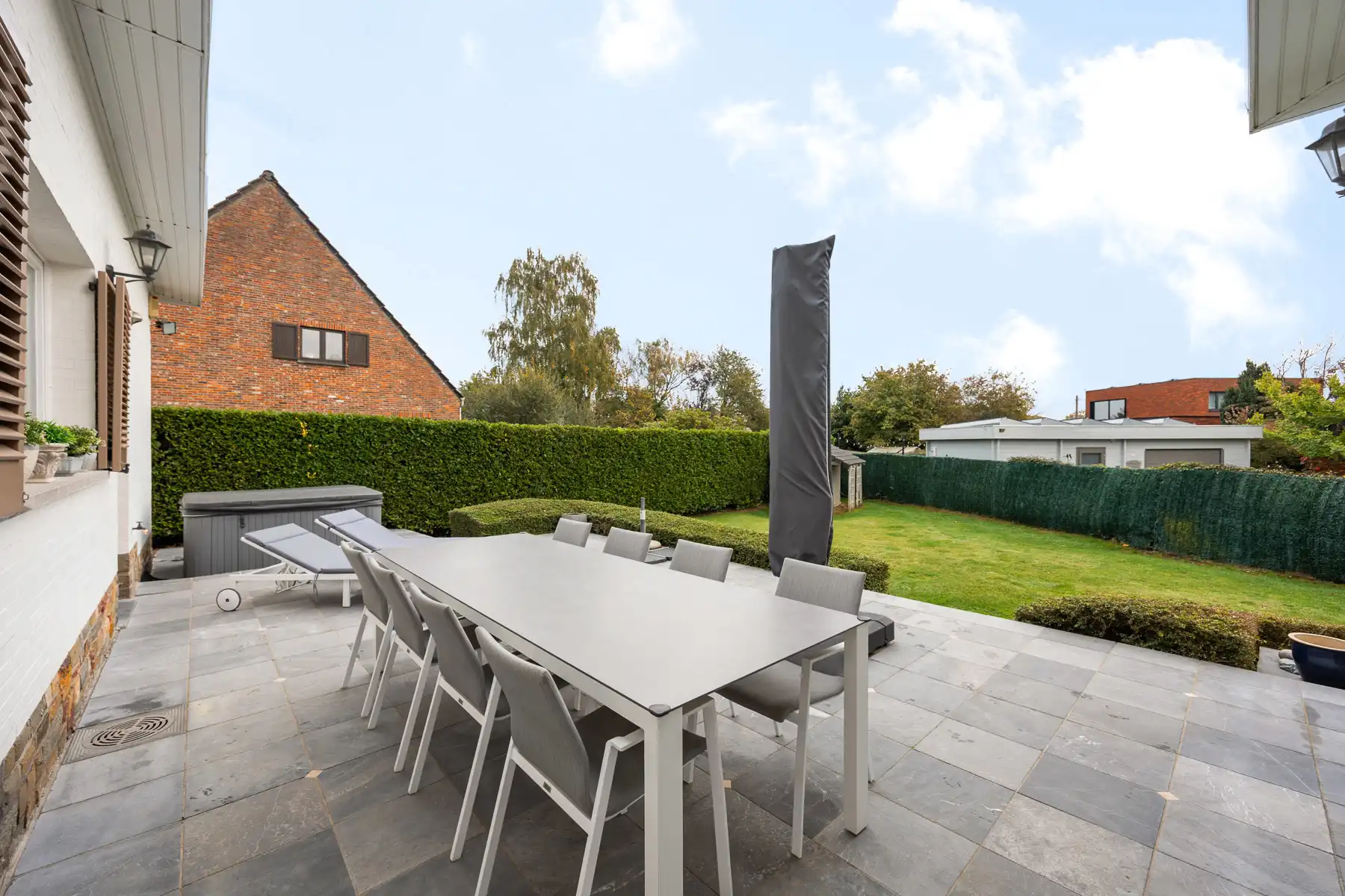 Rustig en groen gelegen statige, instapklare villa foto 30