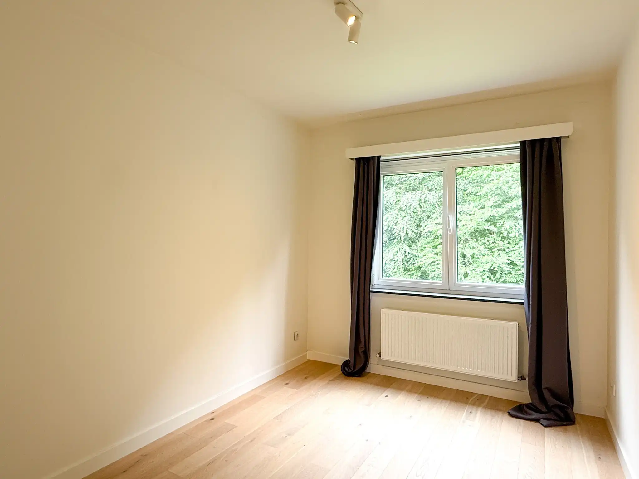 Rustig gelegen woning met 3 slaapkamers, dressing, bureau, tuin en garage foto 18