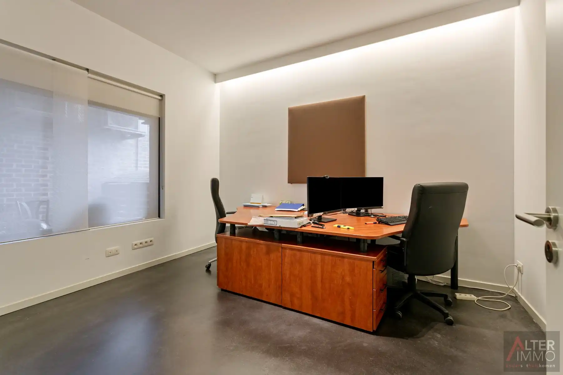 Bedrijfspand met appartement op toplocatie met uiterste visibiliteit! foto 25