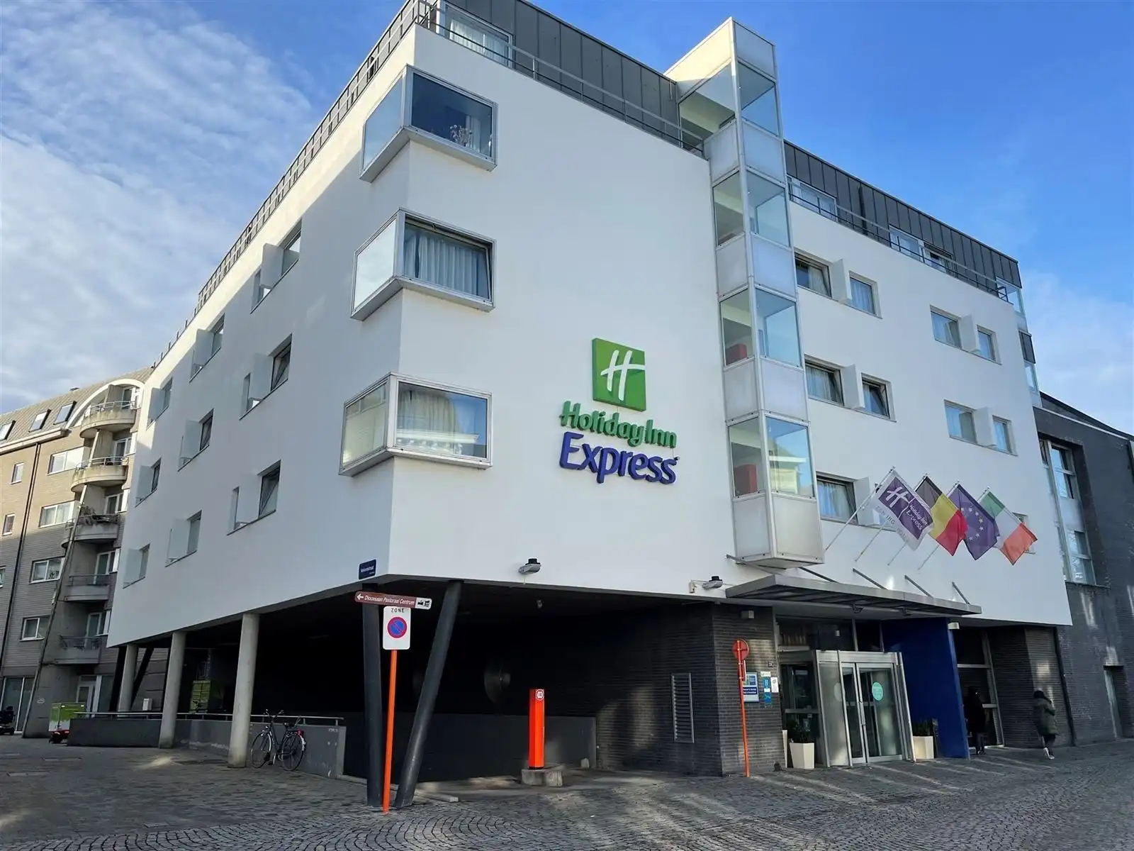 Ondergrondse autostaanplaats in centrum foto 2
