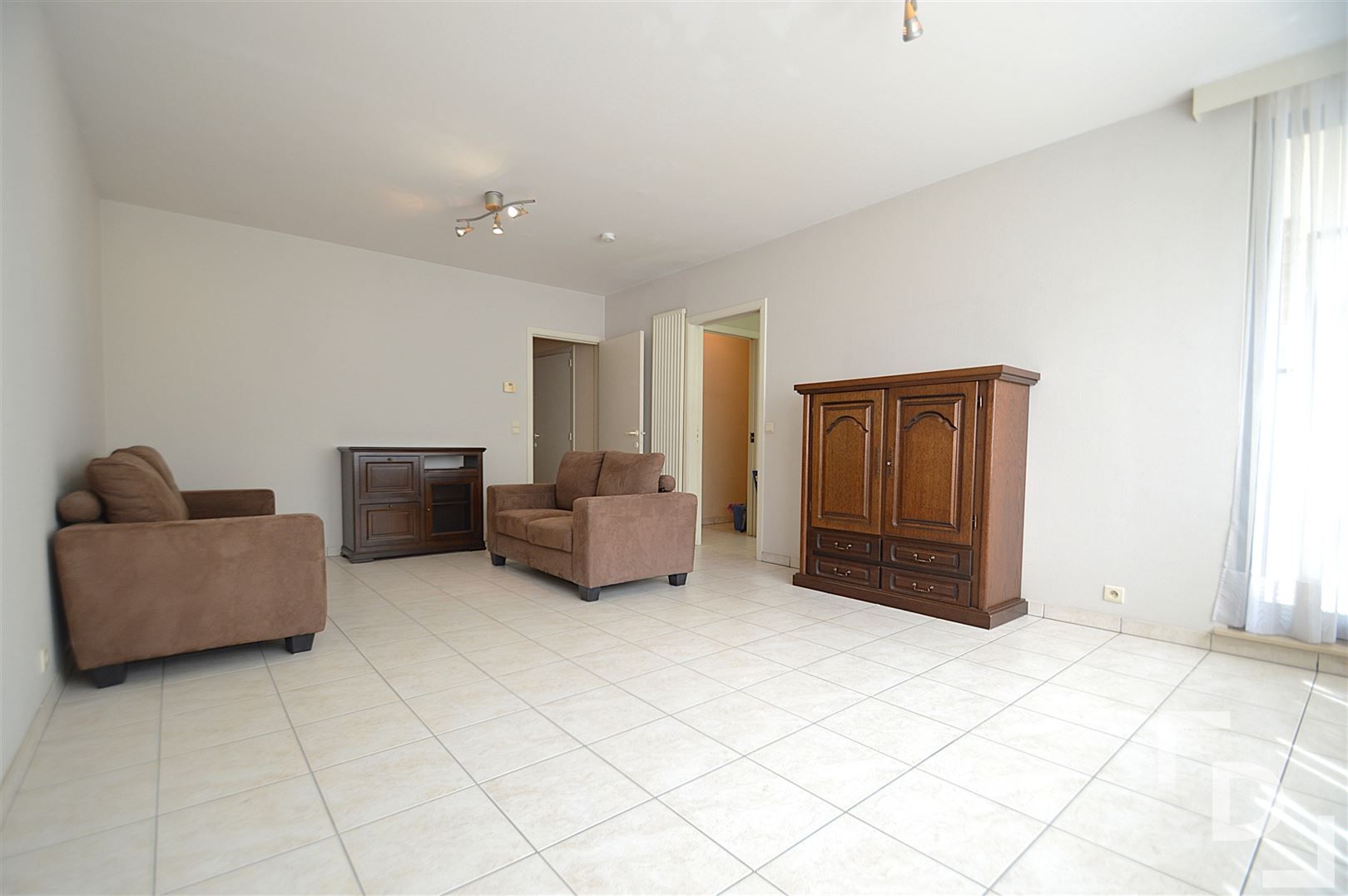 Appartement te huur op centrale locatie te Ieper. foto 2