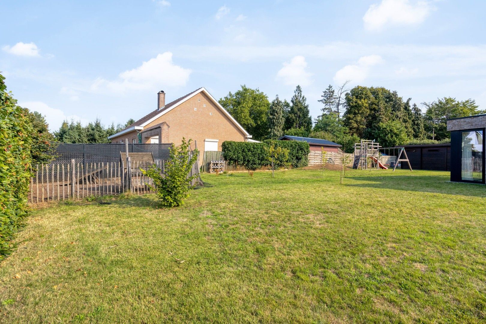 Lichtrijke energiezuinige woning te koop in Paal foto 19