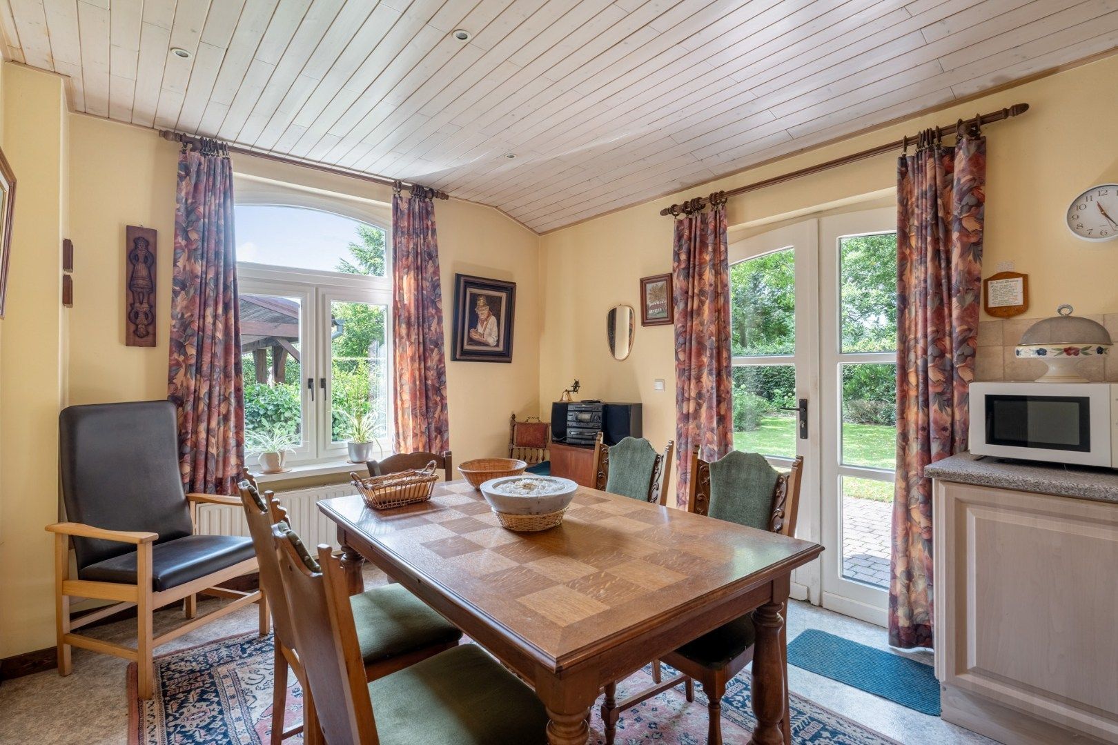 Ruim, karaktervol landhuis met parkachtige tuin op perceel van 16a29ca. foto 22