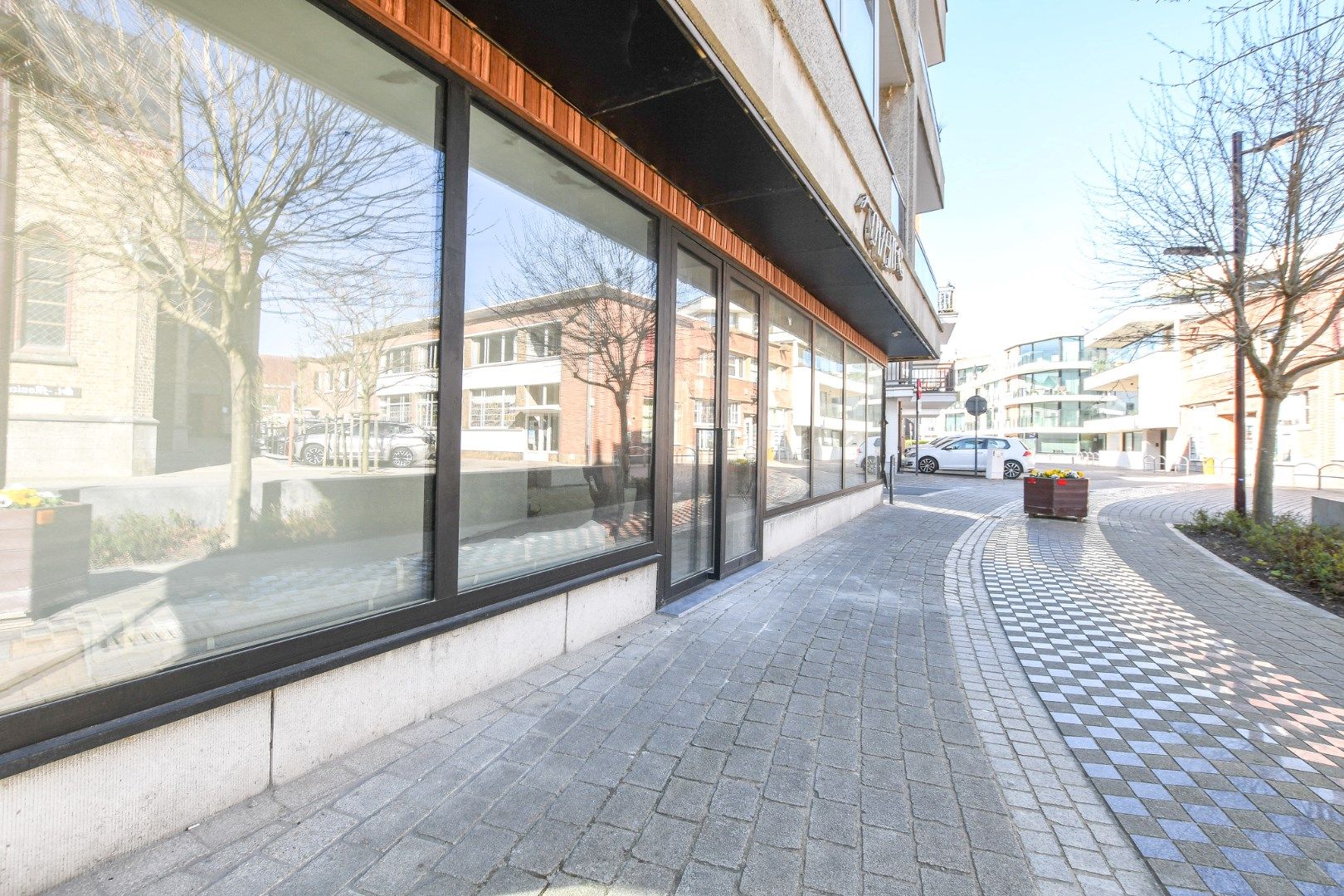 Te huur: volledig vernieuwd handelspand op toplocatie in De Haan foto 10