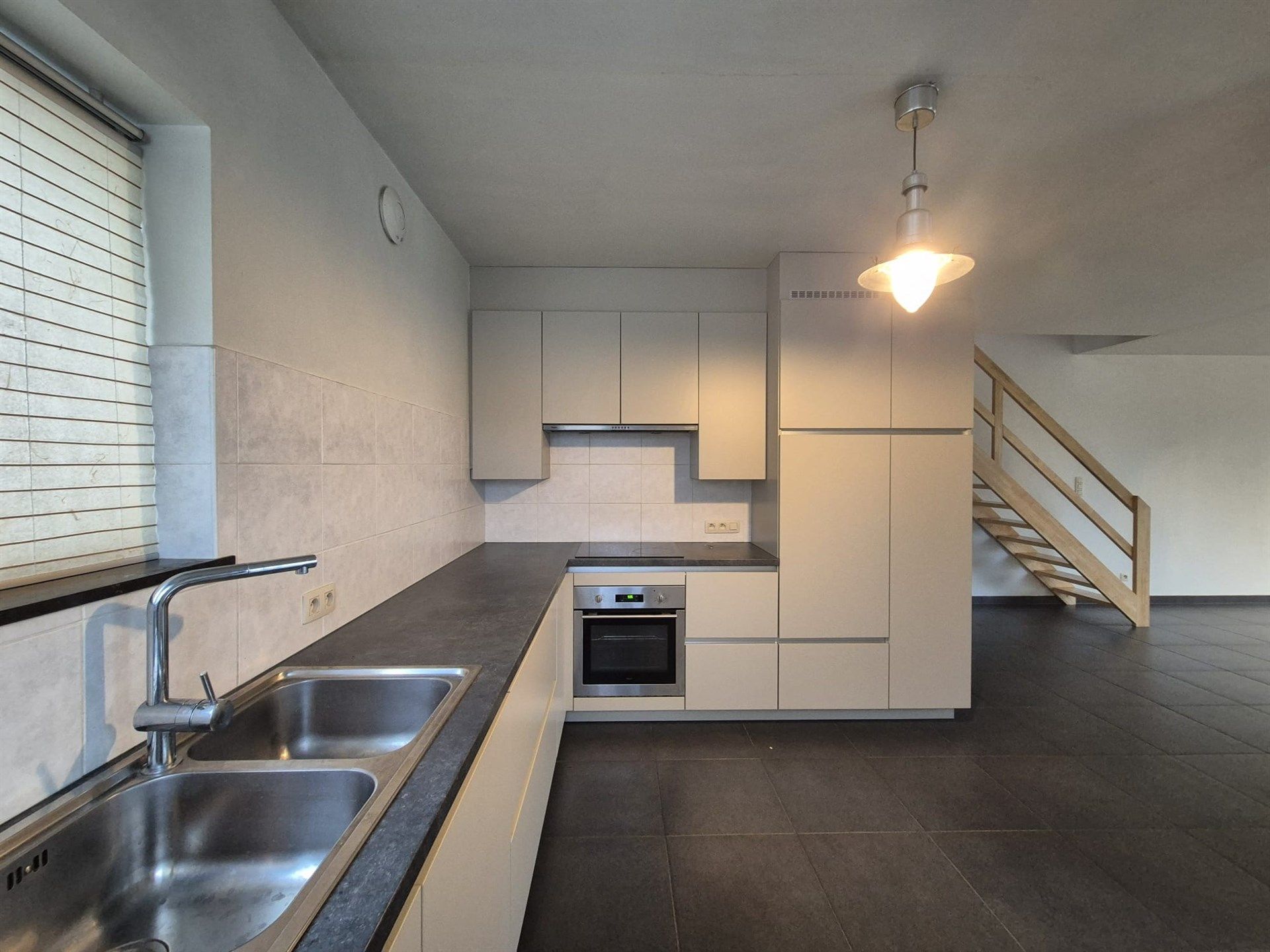 Rustig gelegen woning met tuin en garage. foto 8