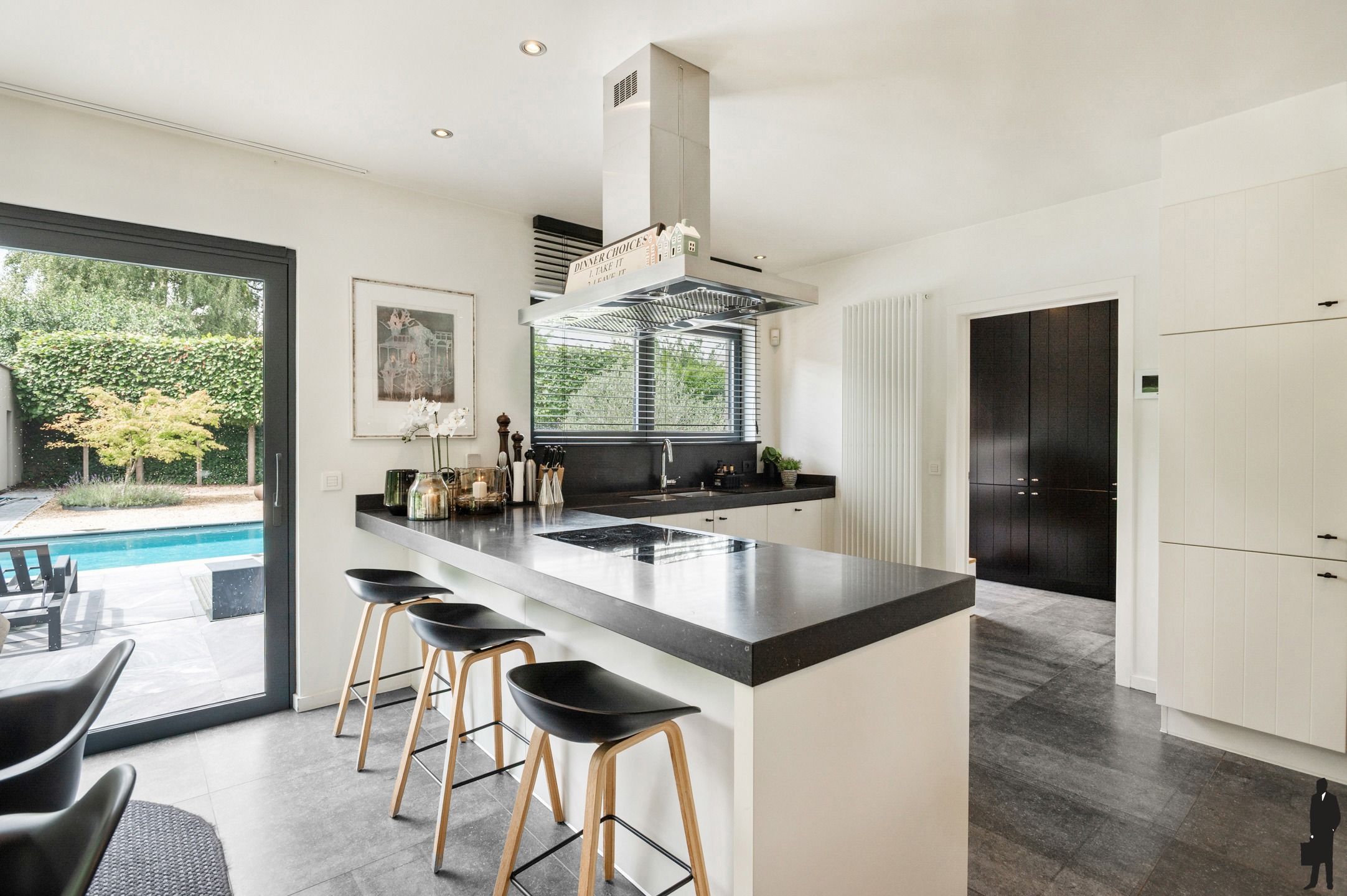 Gerenoveerde woning met 5 ruime slpks, 3 badks en ZW tuin foto 18