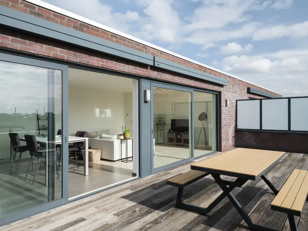 Lichtrijk dakappartement (BJ 2015) met een bijzonder ruim terras foto 5