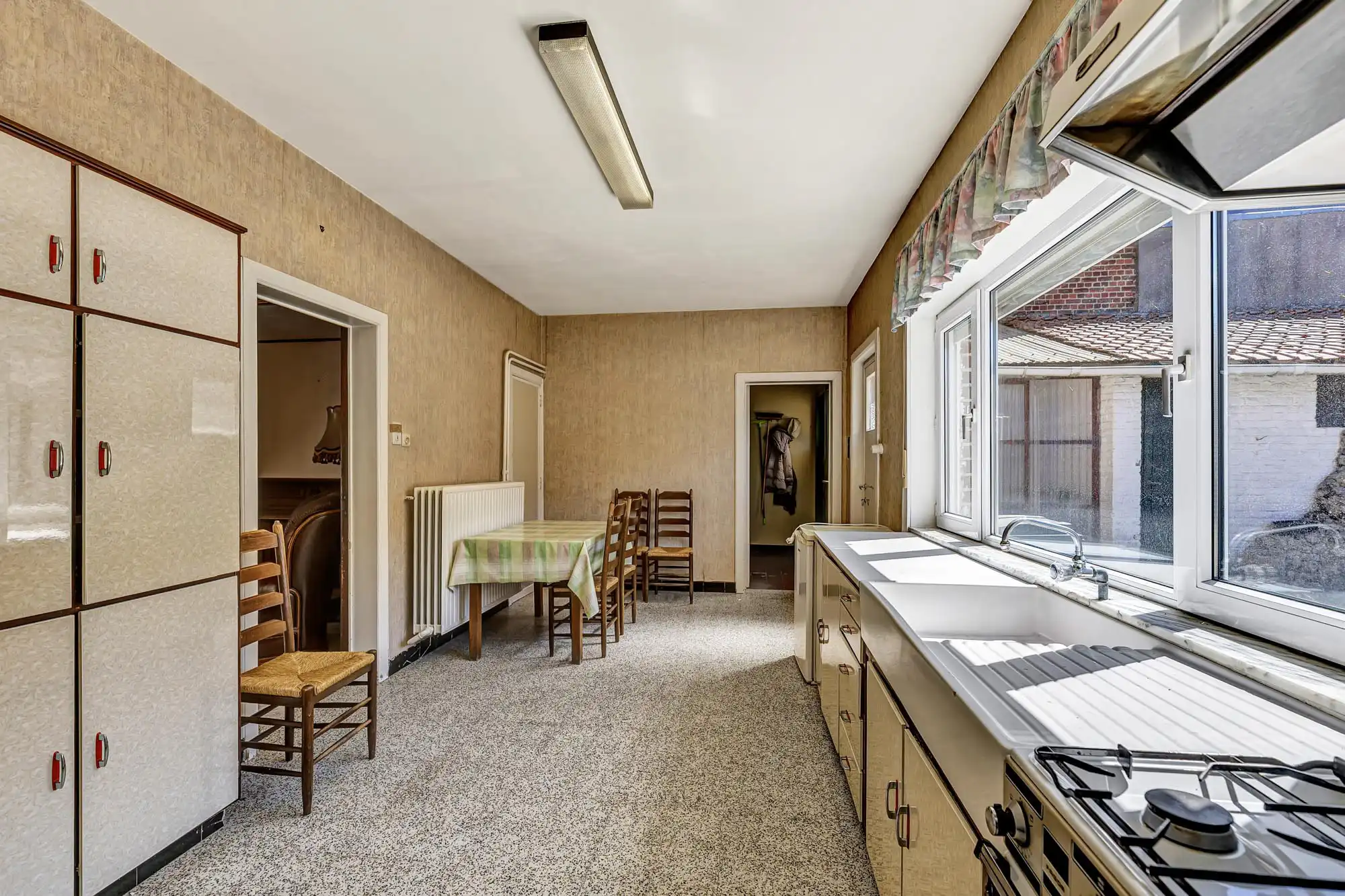 Ruime te renoveren woning met loods en bouwgrond foto 12