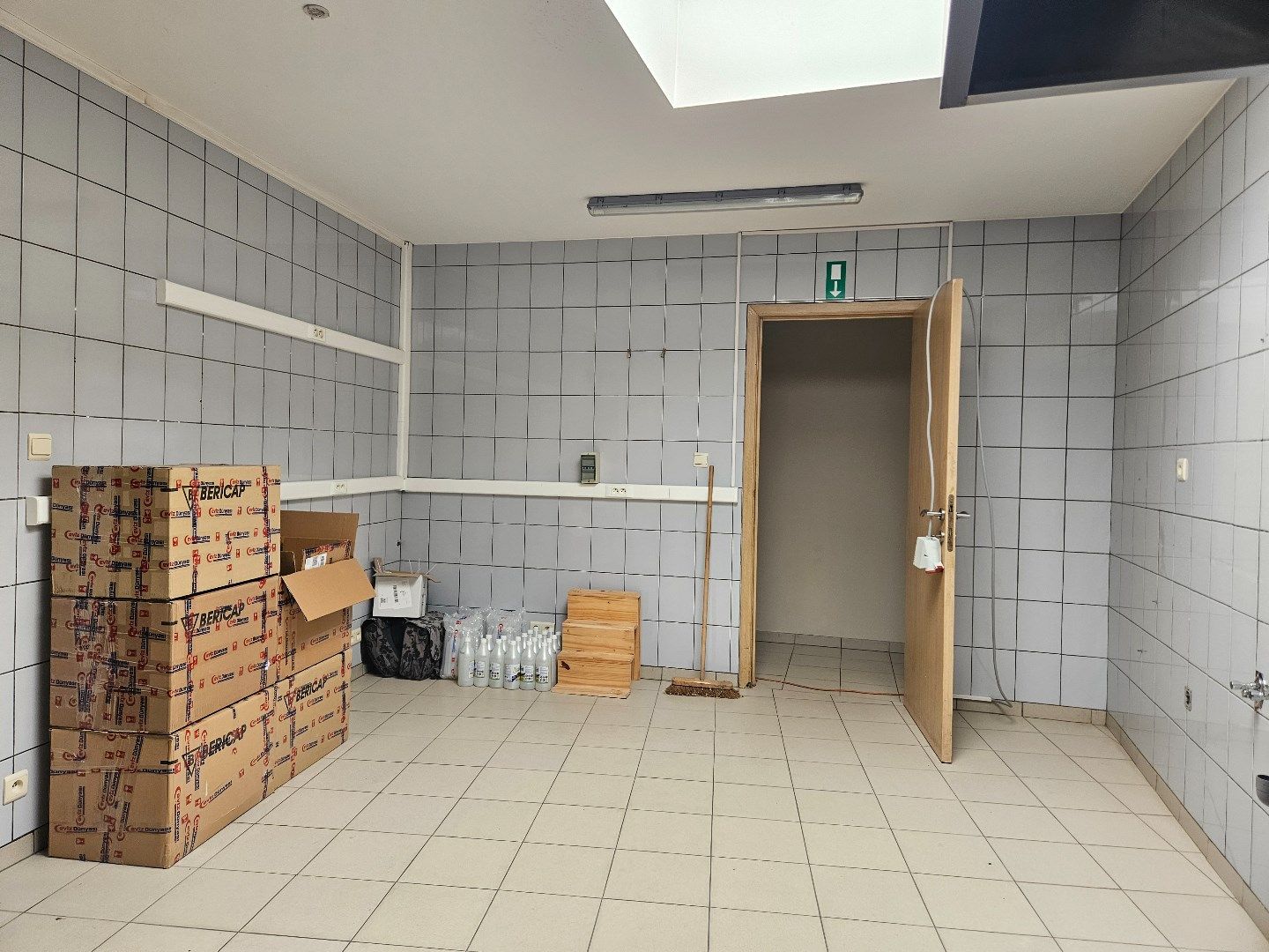 Recente handelsruimte in het centrum van Mol ! foto 6