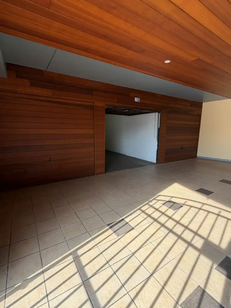 Gelijkvloerse garage te huur in residentie Zonnewijzer foto 2