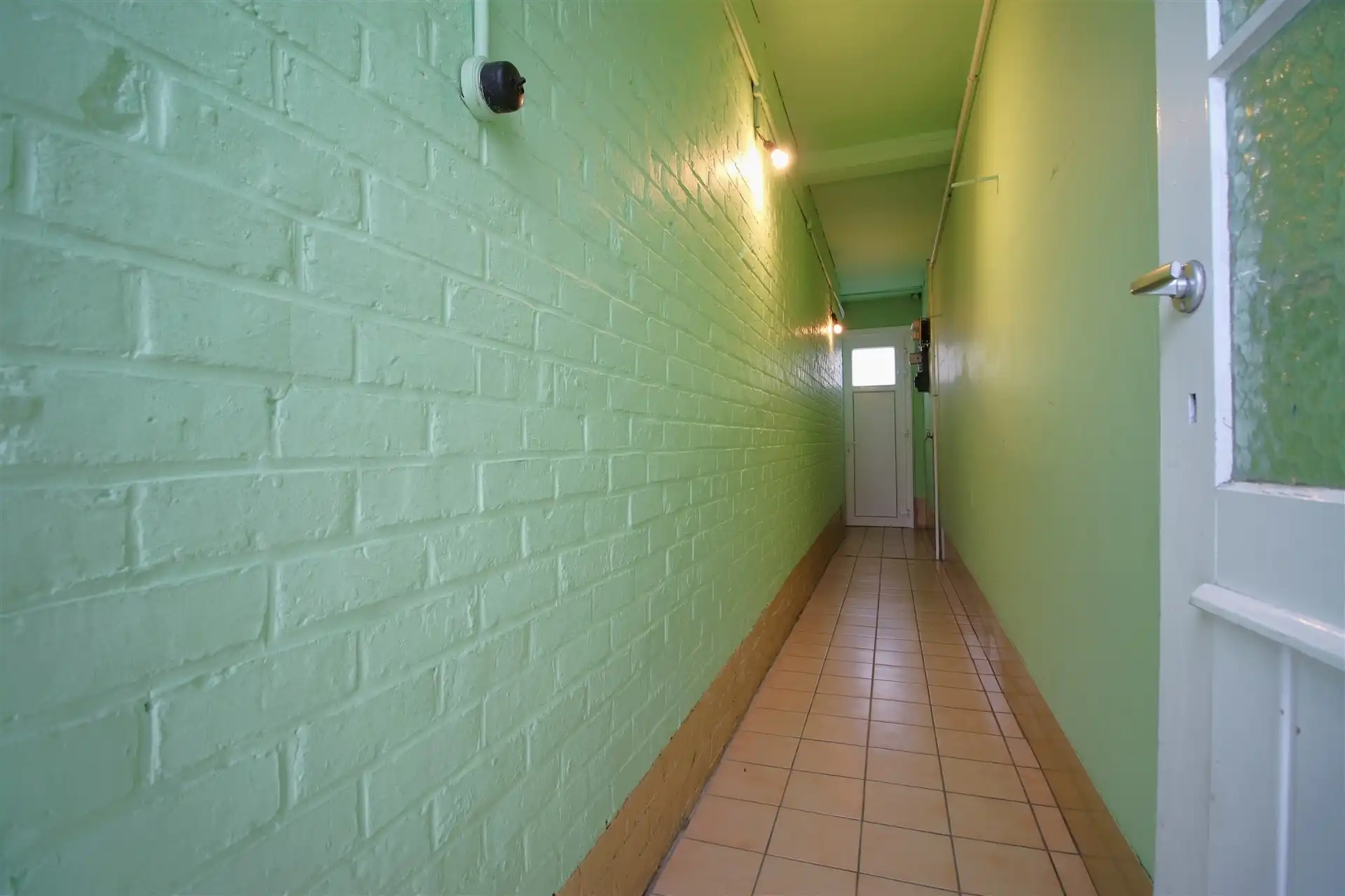 Op te frissen woning in het centrum foto 12