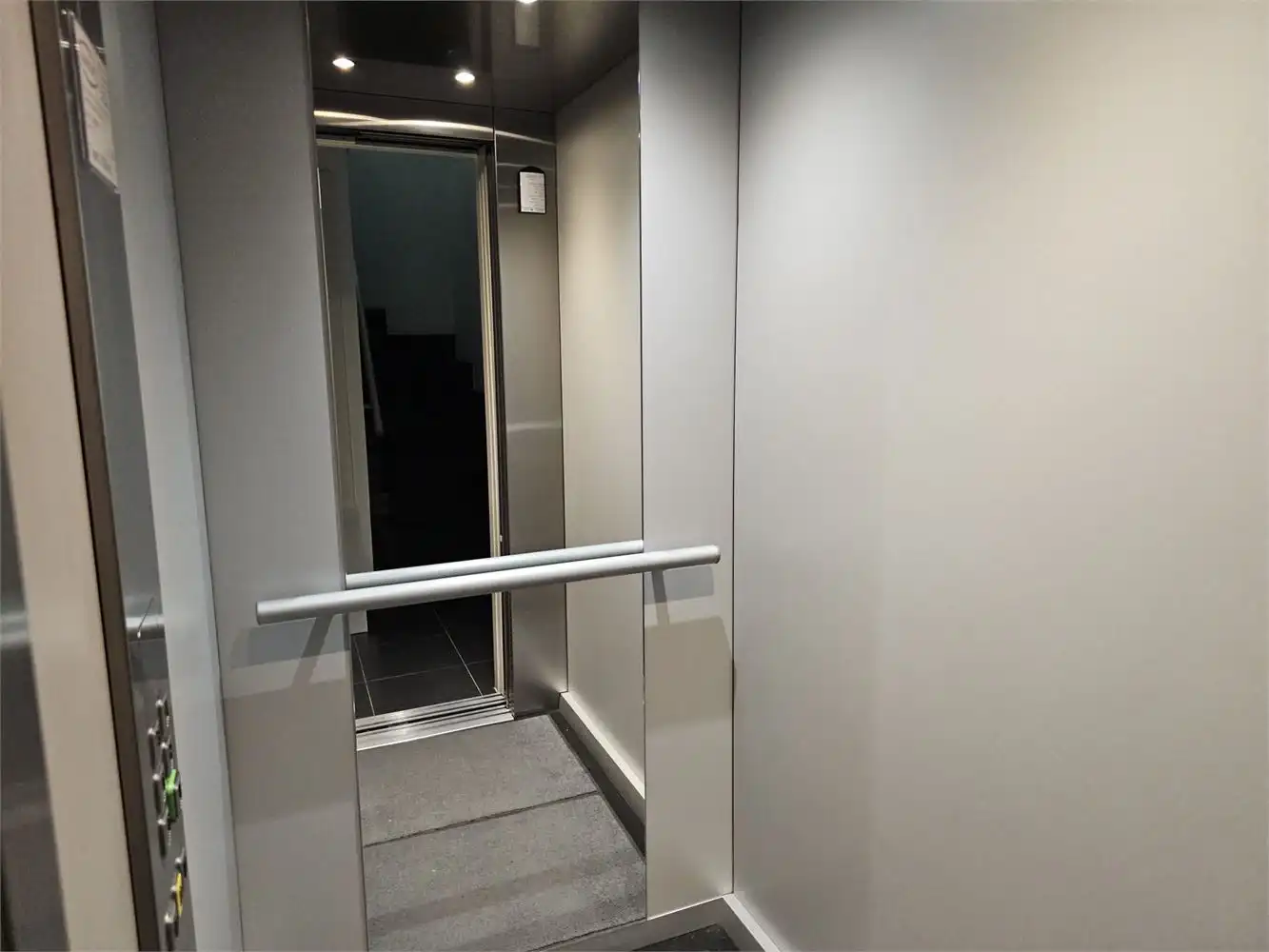 Appartement met terras en garage in het centrum van Moerbeke foto 18