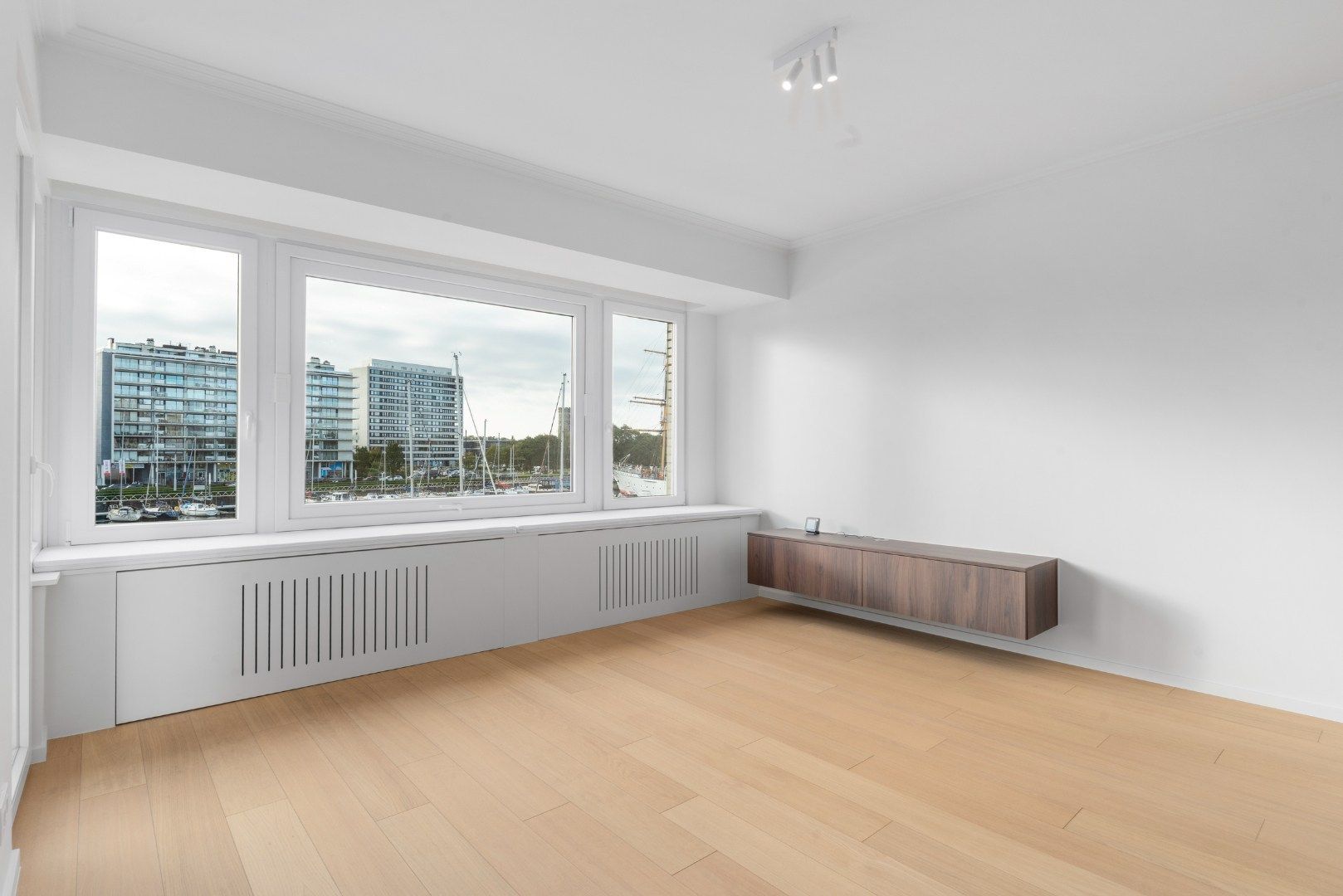Exclusief gerenoveerd appartement te huur aan de Vindictivelaan in Oostende – met uniek zicht op de Mercator en jachthaven foto 6