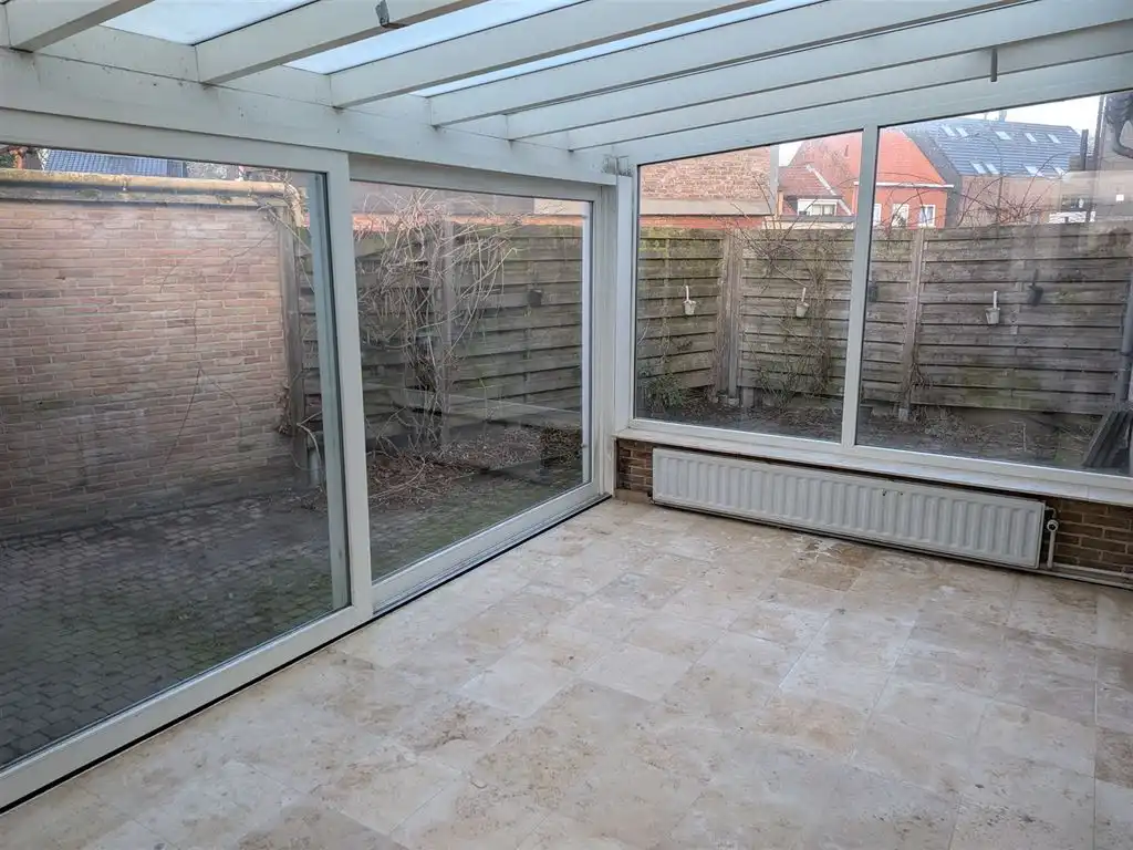 Half open bebouwing tegen het centrum van 's-Gravenwezel foto 9