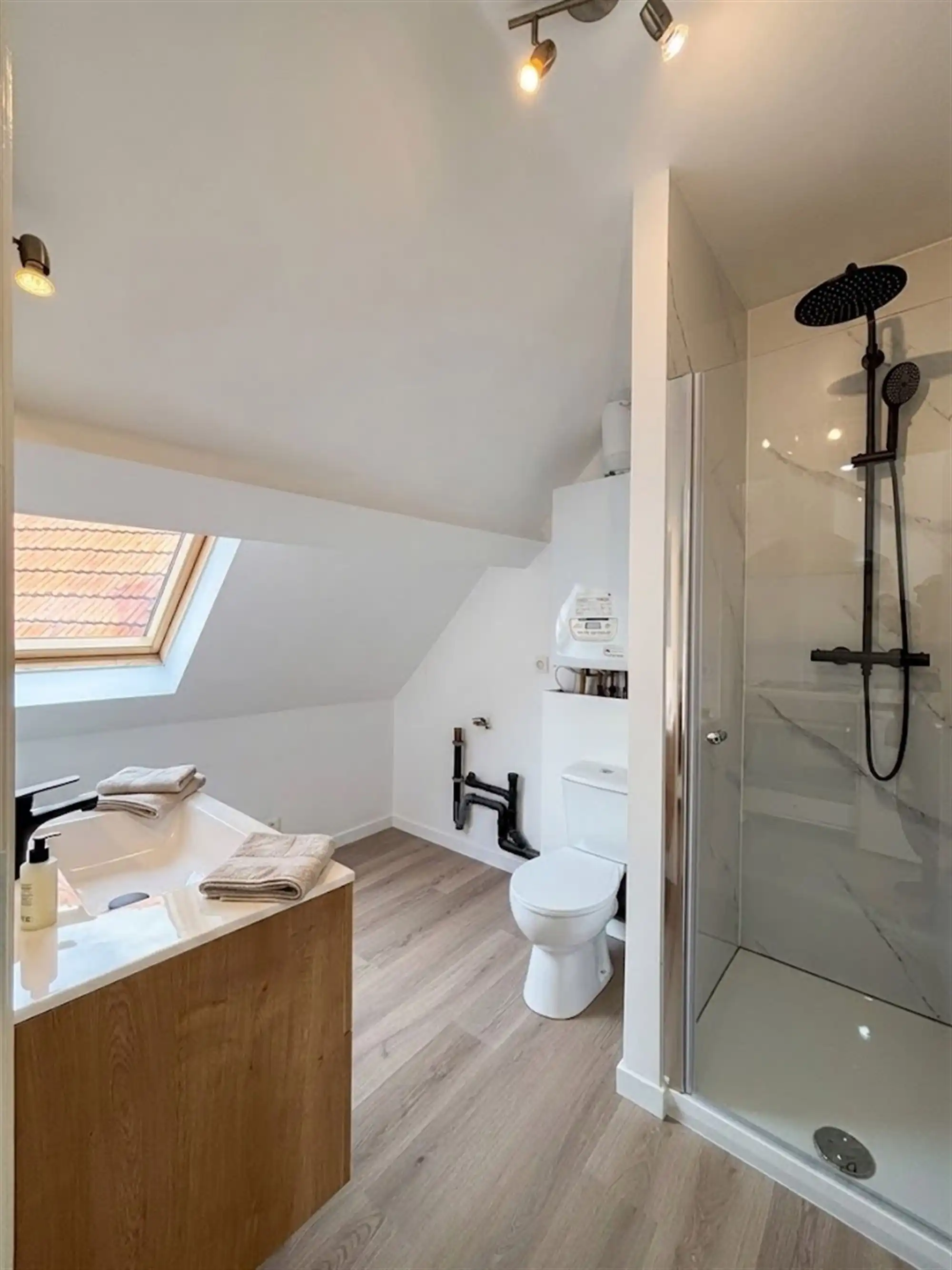 Instapklare gerenoveerde studio te Antwerpen foto 4