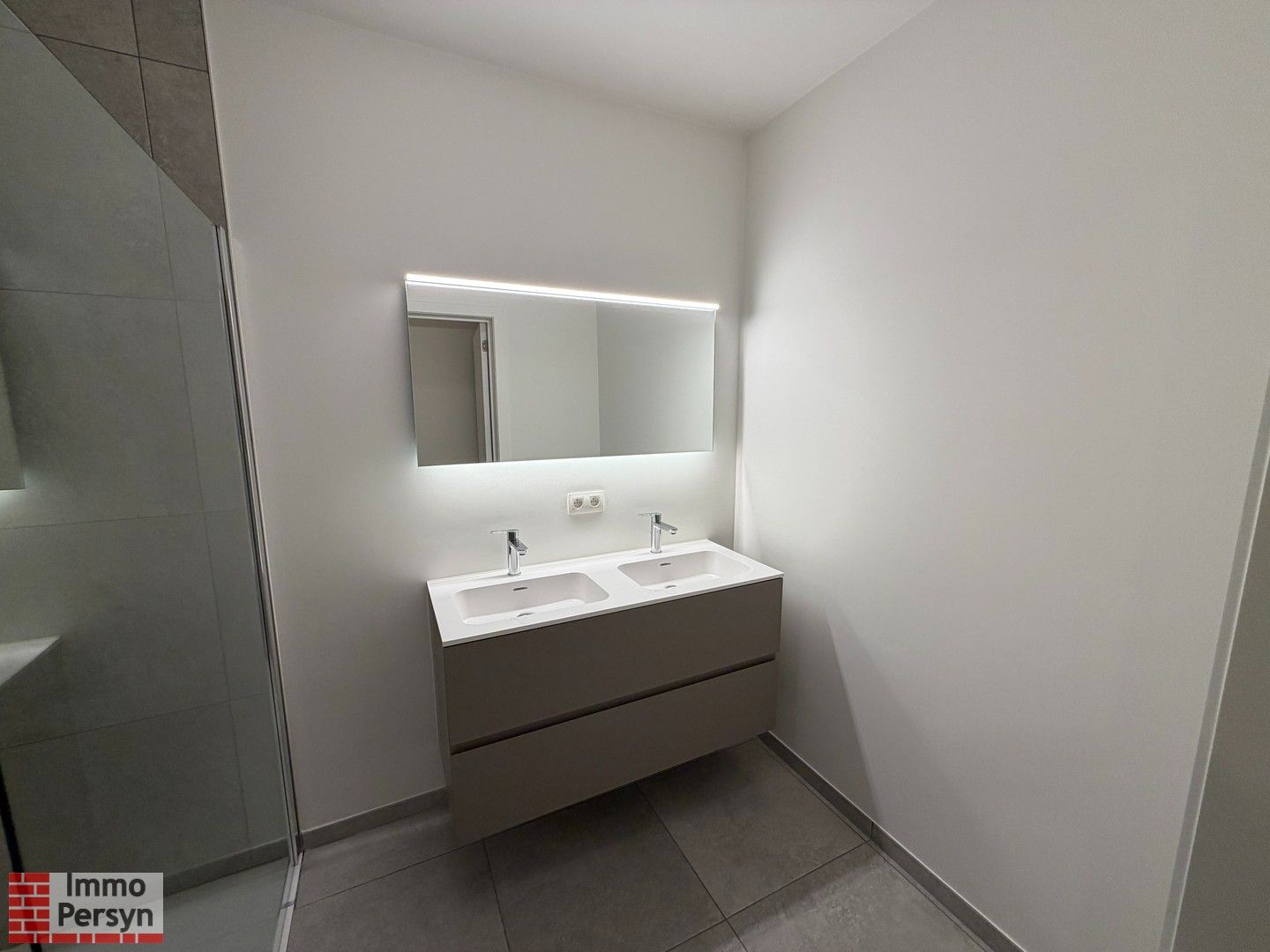 Nieuwbouw appartement te huur met vlotte verbinding foto 15