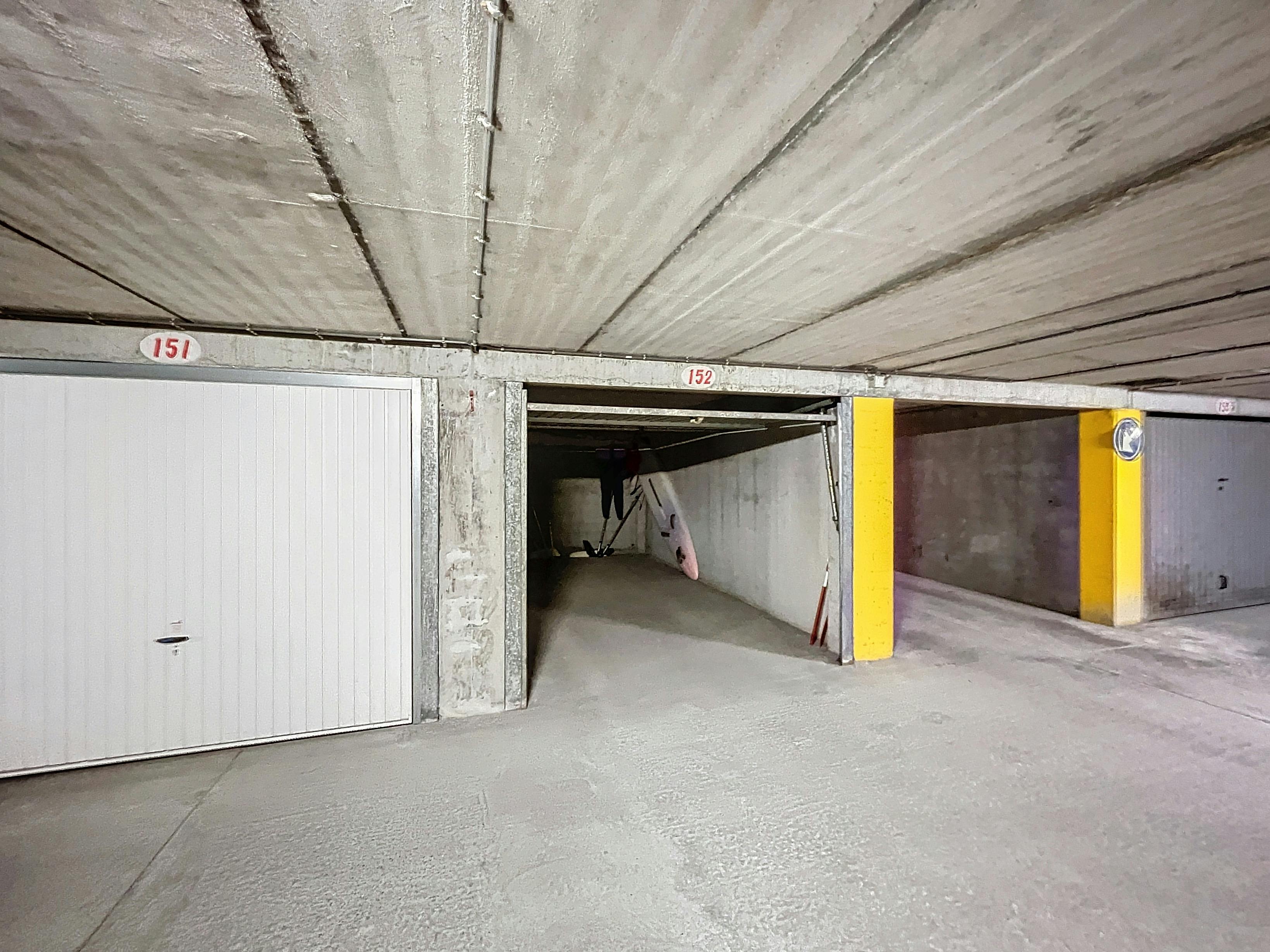 Garagebox te koop op het Hendrikaplein foto 3