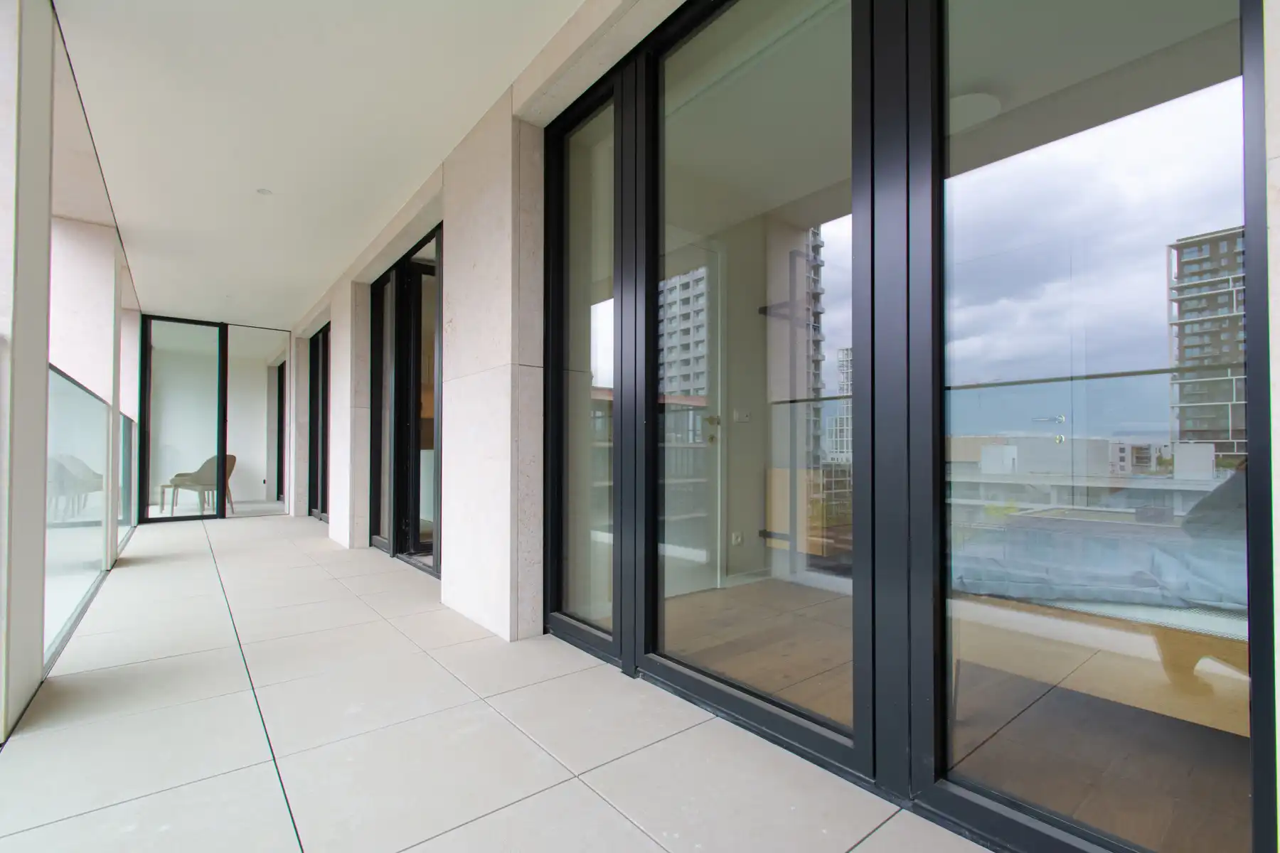 Prachtig gemeubeld 2-slaapkamer appartement met mooi terras foto 6