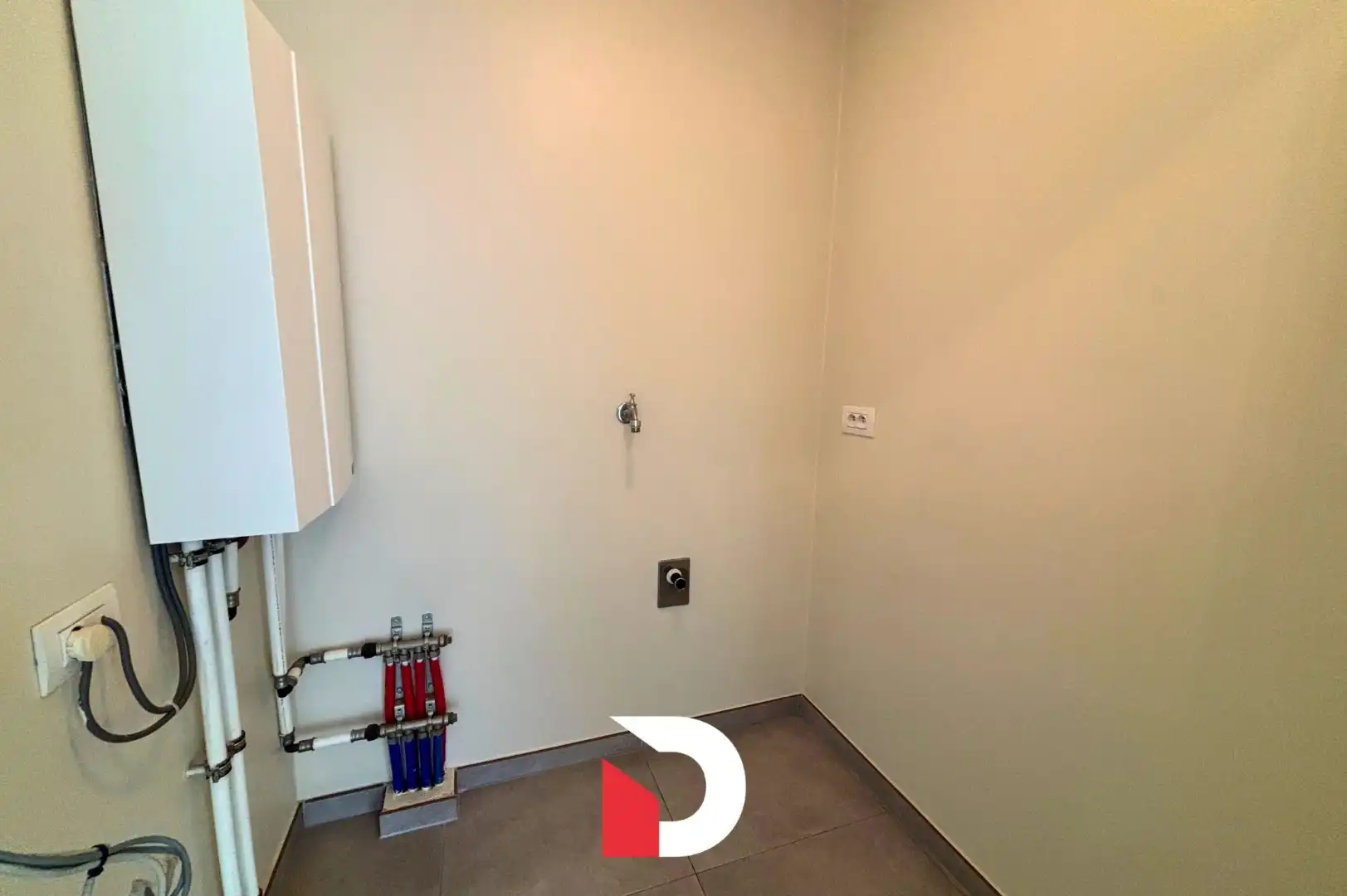 Recent appartement met 1 slaapkamer, veel lichtinval , zonnig terras en autostaanplaats foto 12