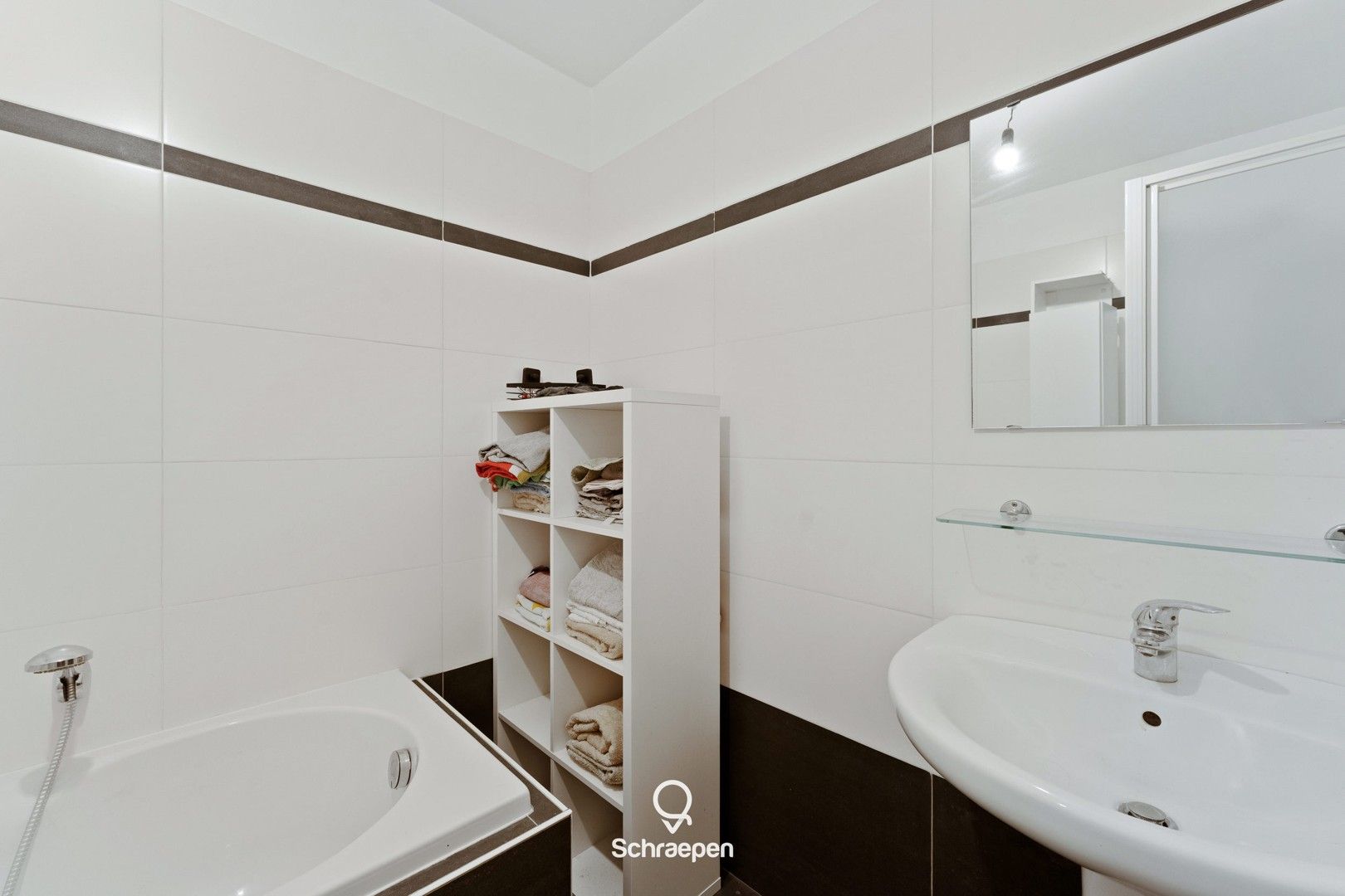 Instapklaar appartement met 2 slpks en garage op wandelafstand van centrum-Zonhoven! foto 14