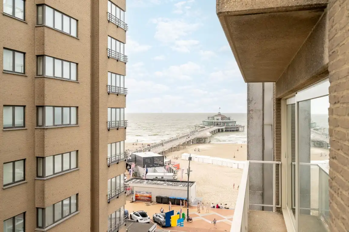 Recent app. met zonnig balkon en zijdelings zeezicht foto 5