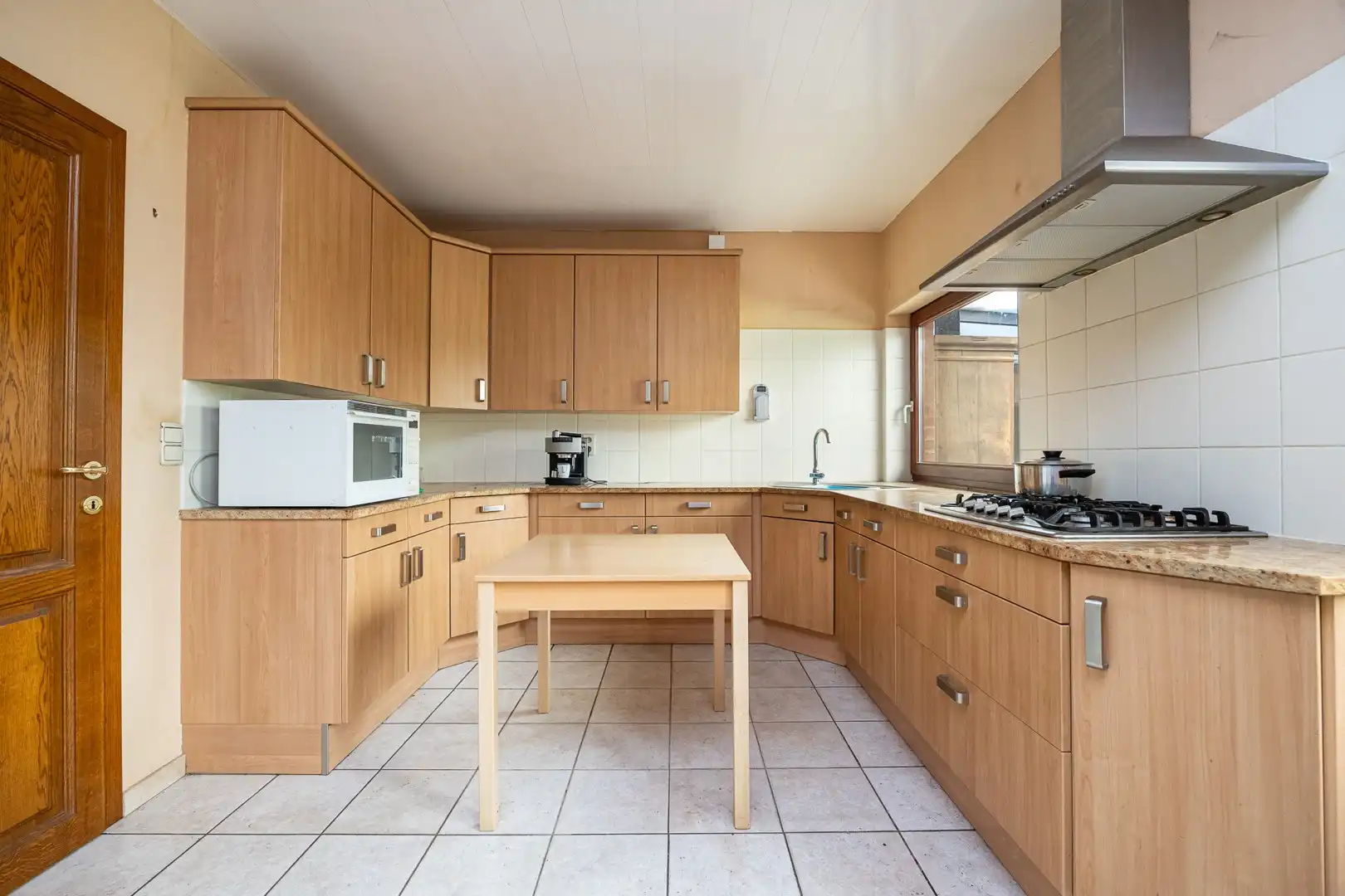 Vrijstaande woning met veel ruimte, omgeven door groen. foto 9