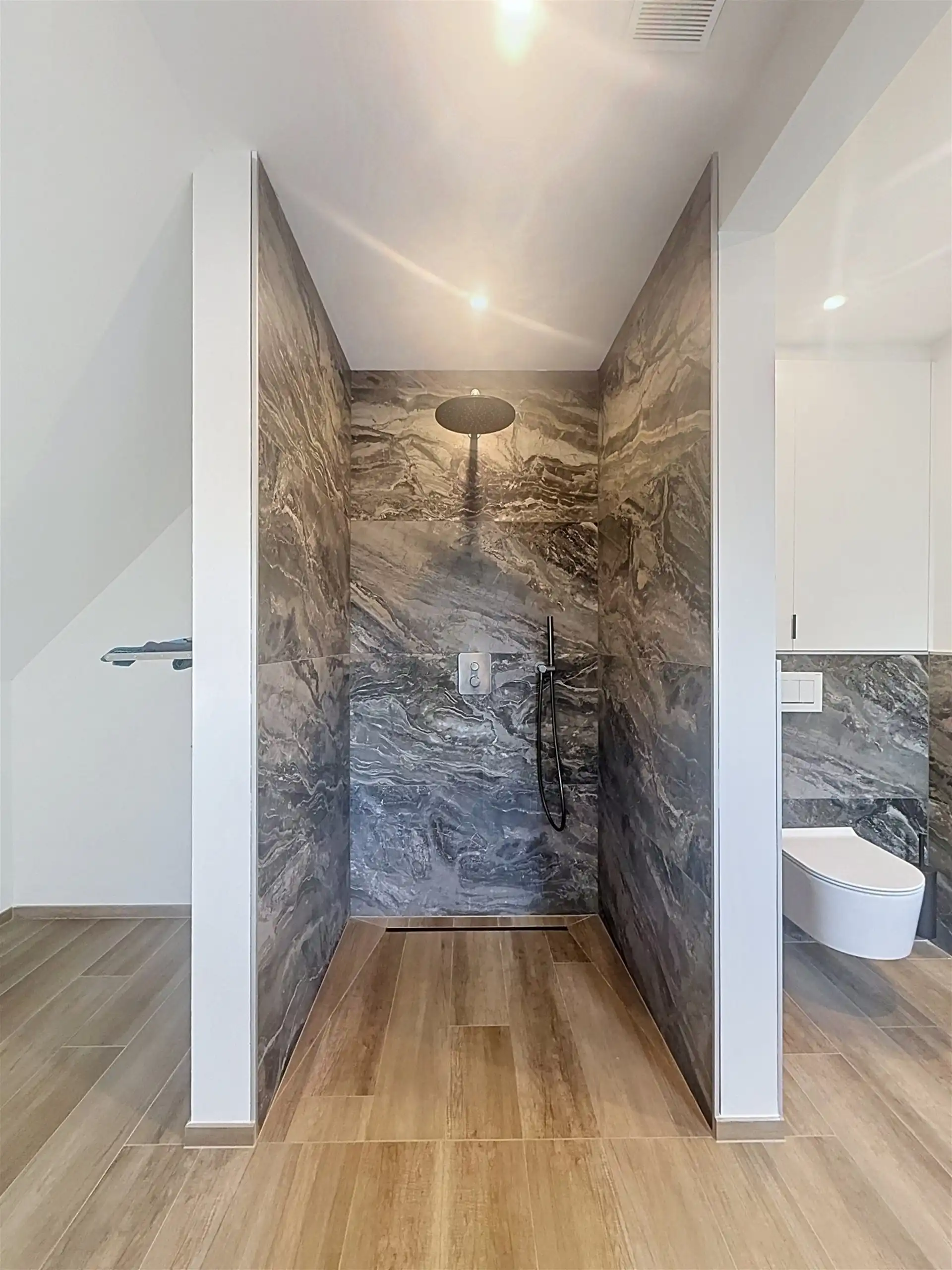 Luxueuze villa met 5 slaapkamers en ruime tuin! foto 15