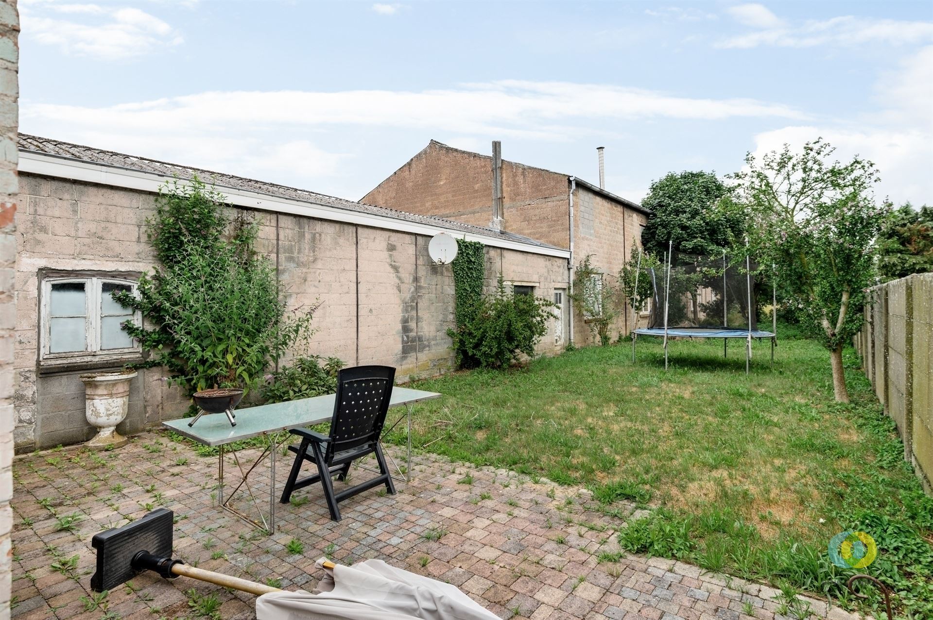 Bedrijfspand met loods, kantoor en woning foto 14