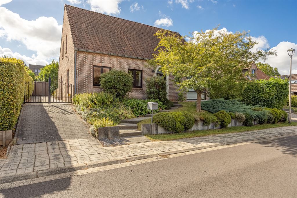 Instapklare woning in een zeer rustige wijk! foto {{pictureIndex}}