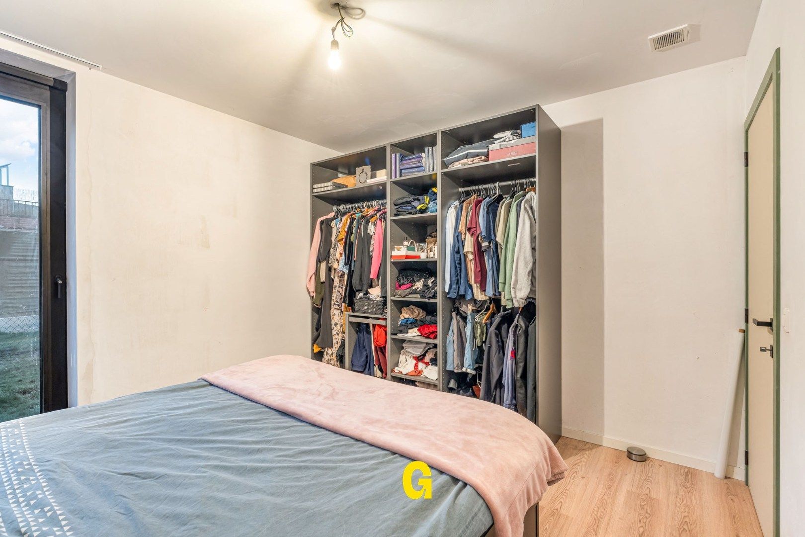 Recent gelijkvloersappartement met 2 slaapkamers, terras, voor- en achtertuin, standplaats en extra ruime berging in hartje Hoeselt foto 17