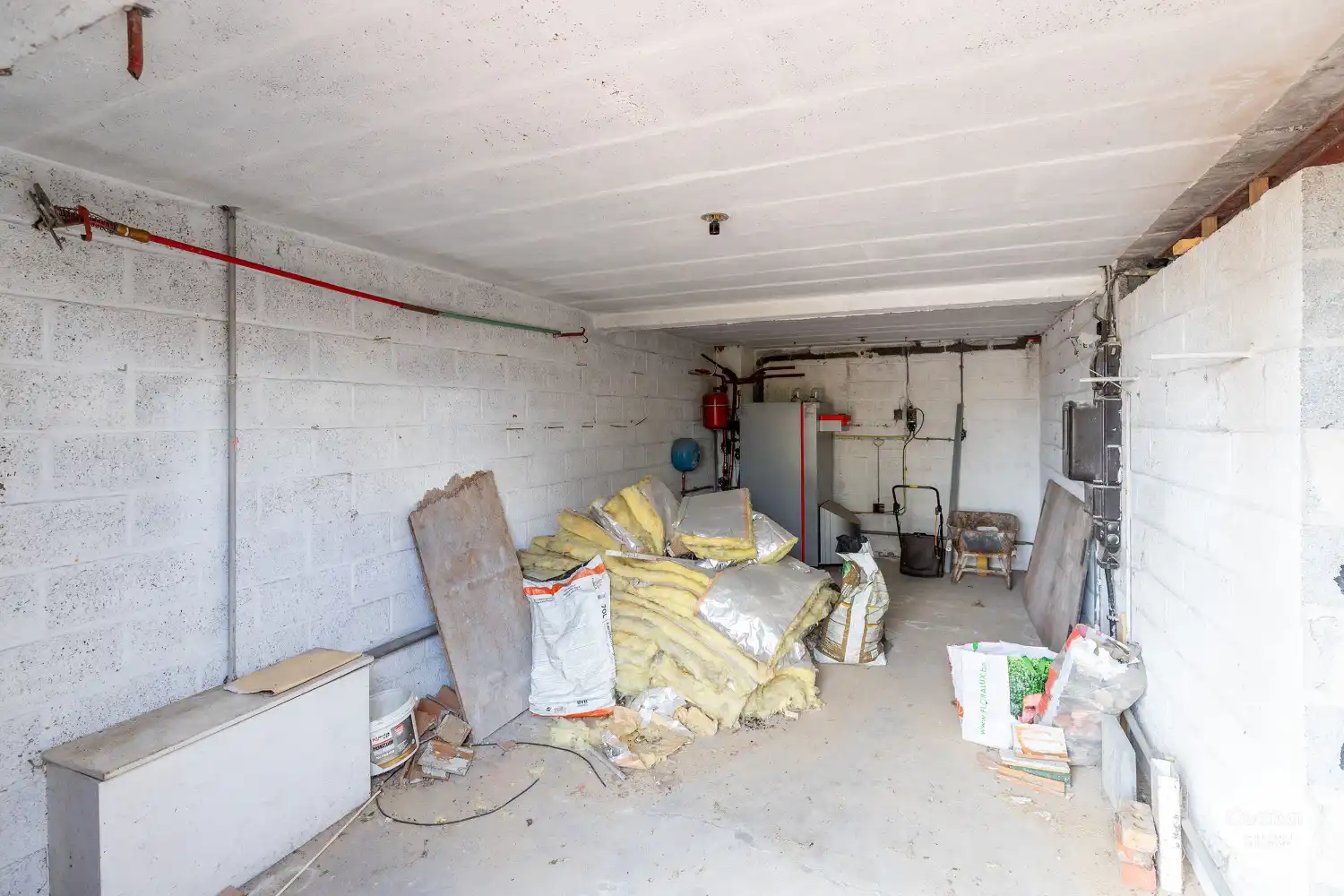 Fantastisch gelegen renovatieproject met veel potentieel foto 10