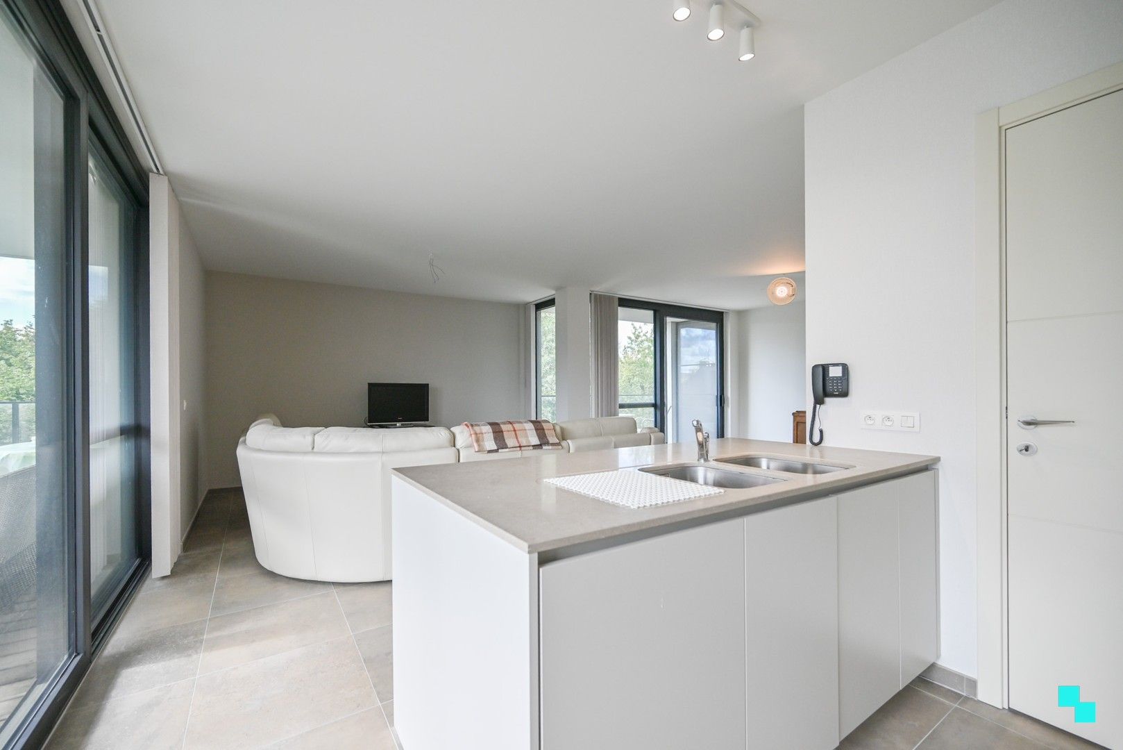 Bijna energieneutraal (E-peil: 8) instapklaar appartement te Bosmolens foto 9