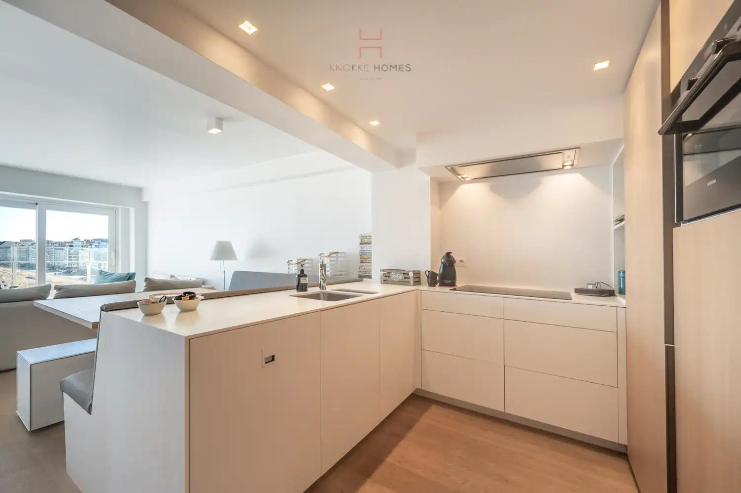 Volledig gerenoveerd vakantie-appartement met prachtig zicht aan het Albertstrand foto 3