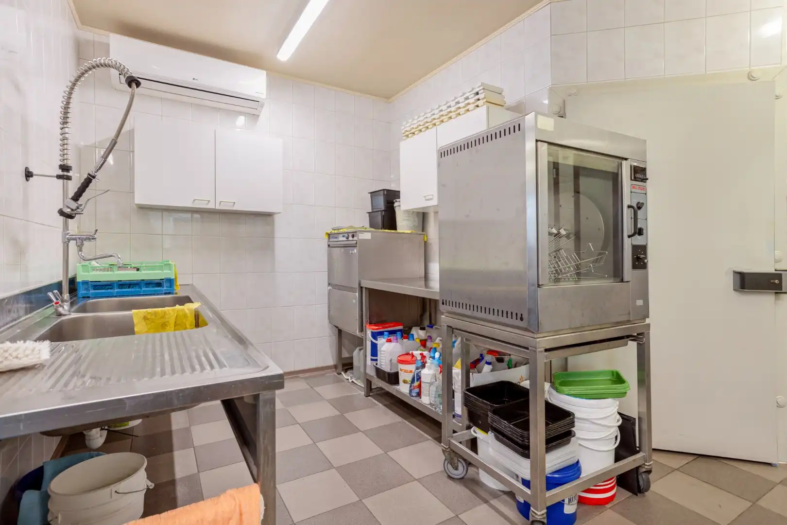 Goed draaiende horecazaak op top locatie in Mol-Achterbos ! foto 6