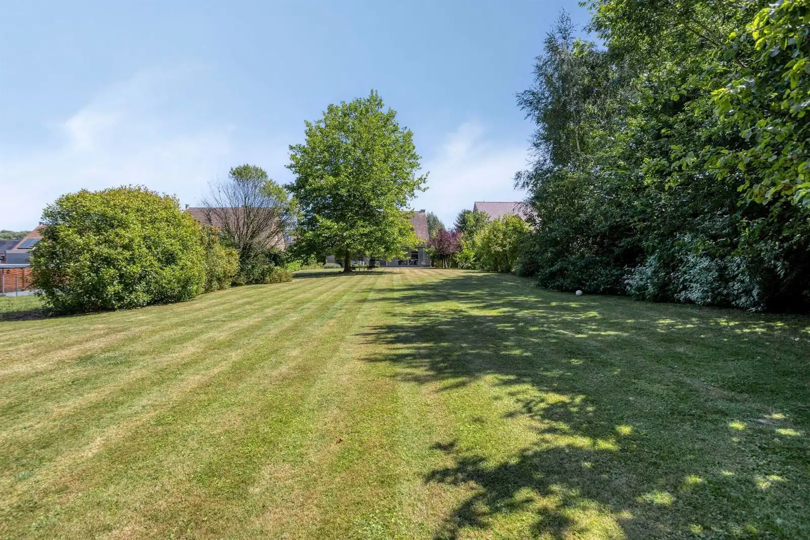 Woning met 4 slaapkamers op een terrein van 21a 92ca foto 2
